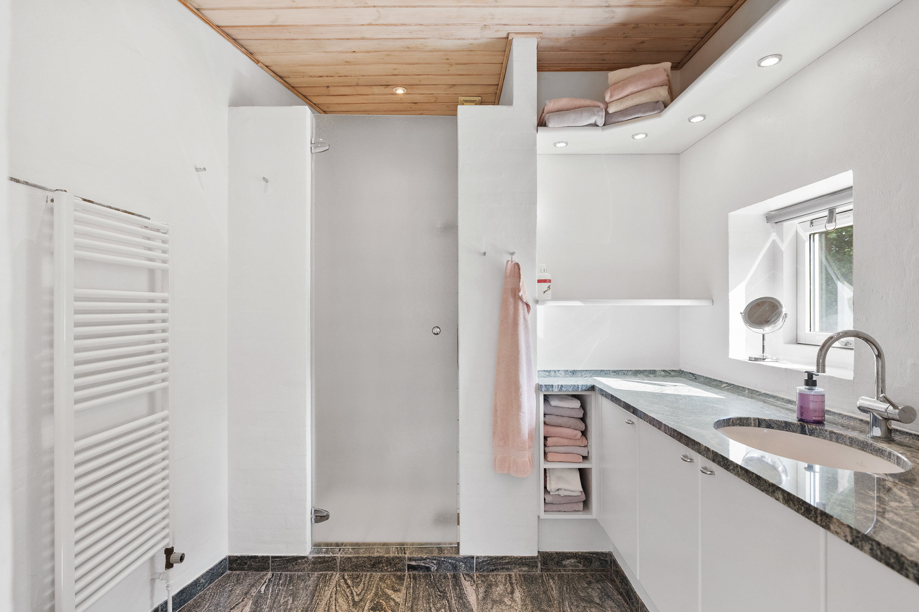 Fremhævet badeværelse billede i fuldskærmstilstand. Billede af Katterhøjvej 28, Skåde, 8270 Højbjerg