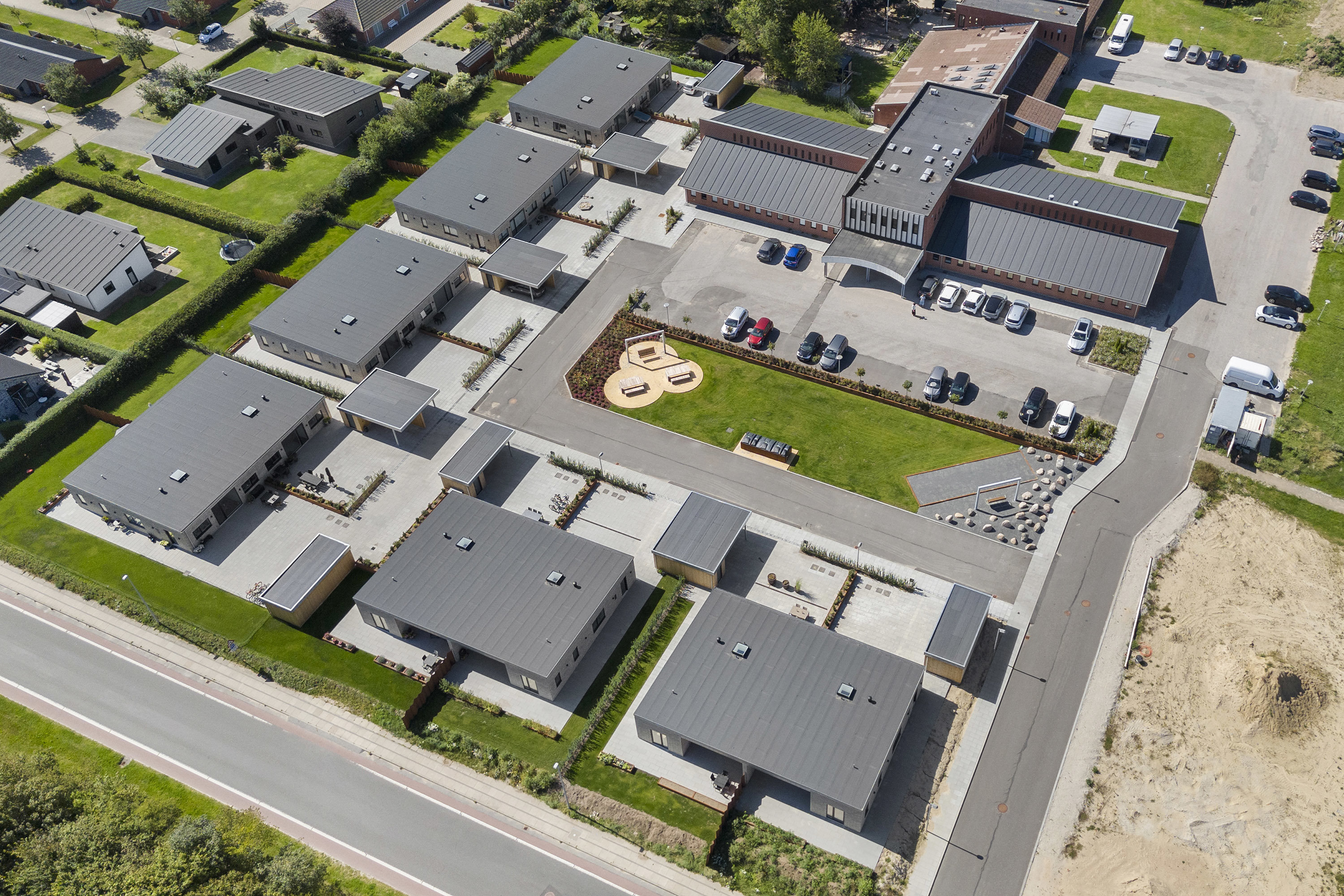 Fremhævet luftfoto billede i fuldskærmstilstand. Billede af Kornumgårdsvej 16, 9700 Brønderslev