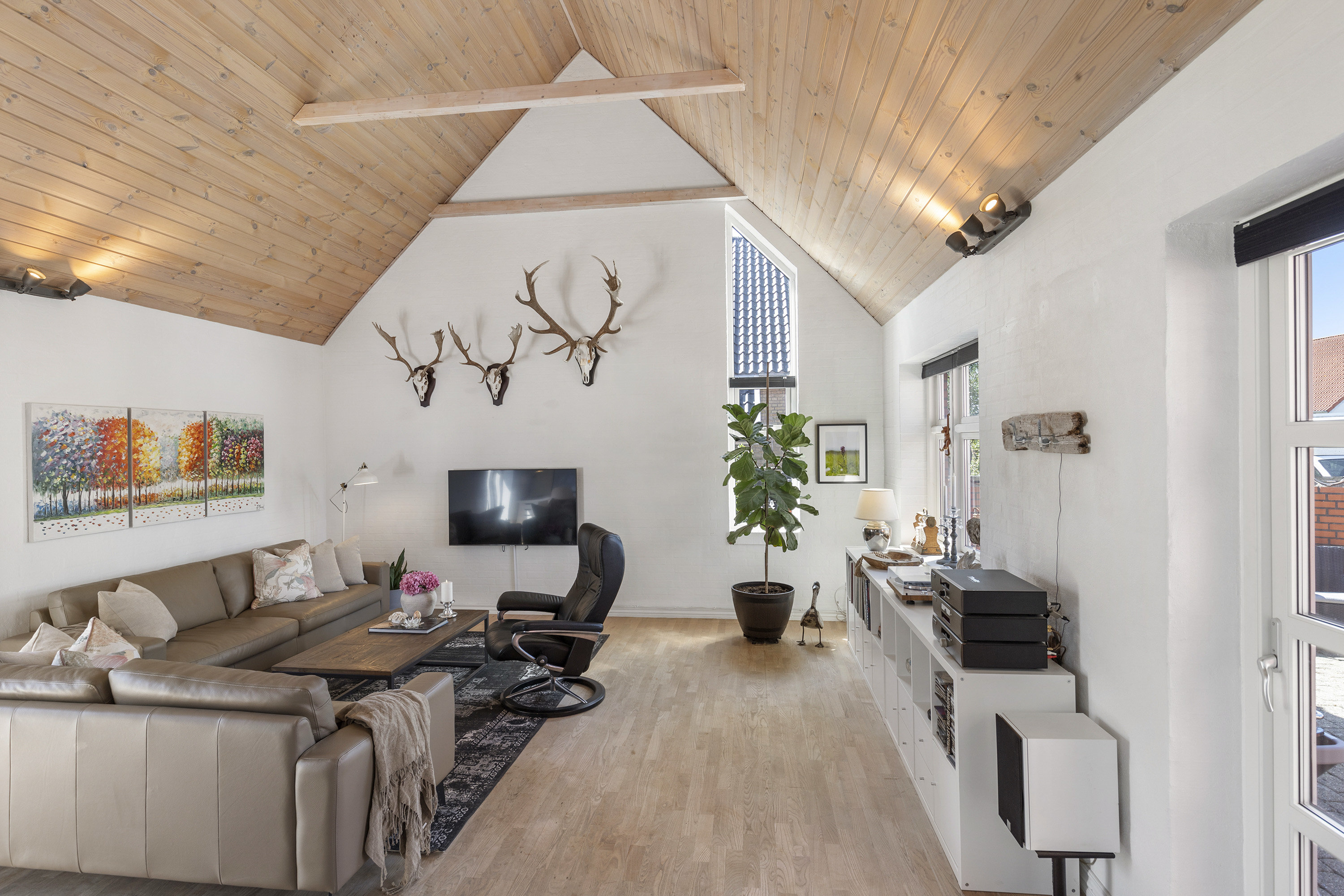 Fremhævet stue billede i fuldskærmstilstand. Billede af Smalbyvej 50, 9700 Brønderslev