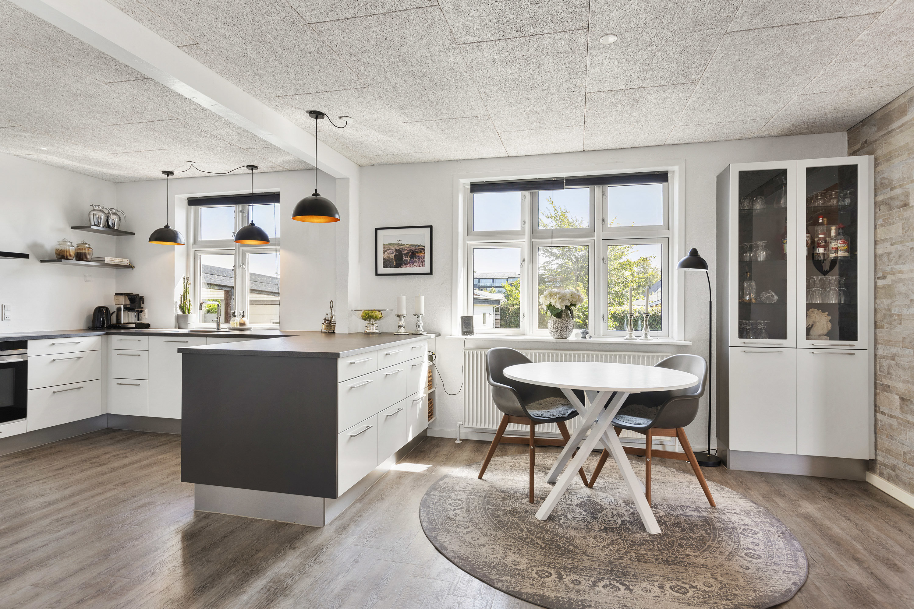 Fremhævet køkken billede i fuldskærmstilstand. Billede af Smalbyvej 50, 9700 Brønderslev