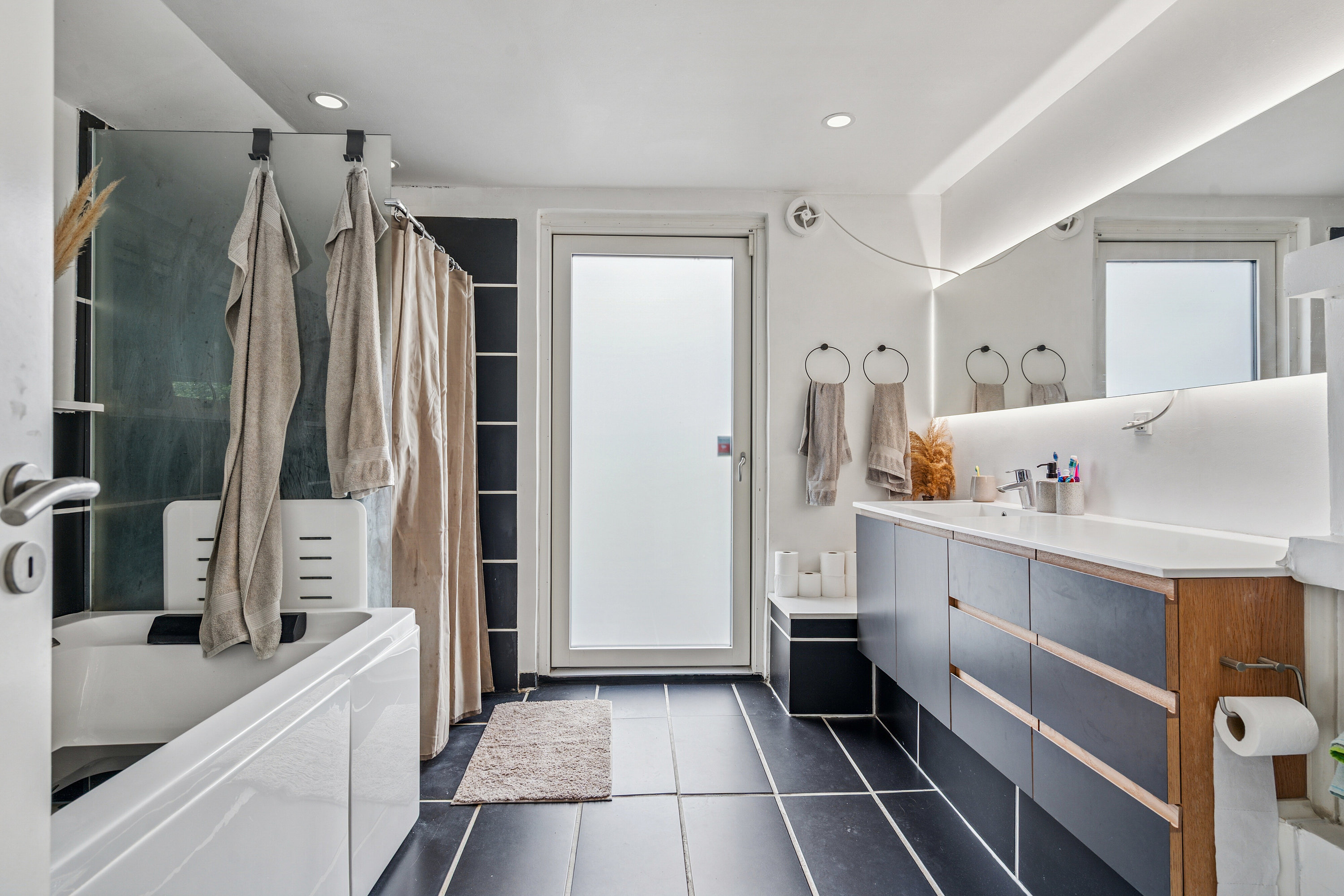 Fremhævet badeværelse billede i fuldskærmstilstand. Billede af Mads Hansensvej 15, 5762 Vester Skerninge