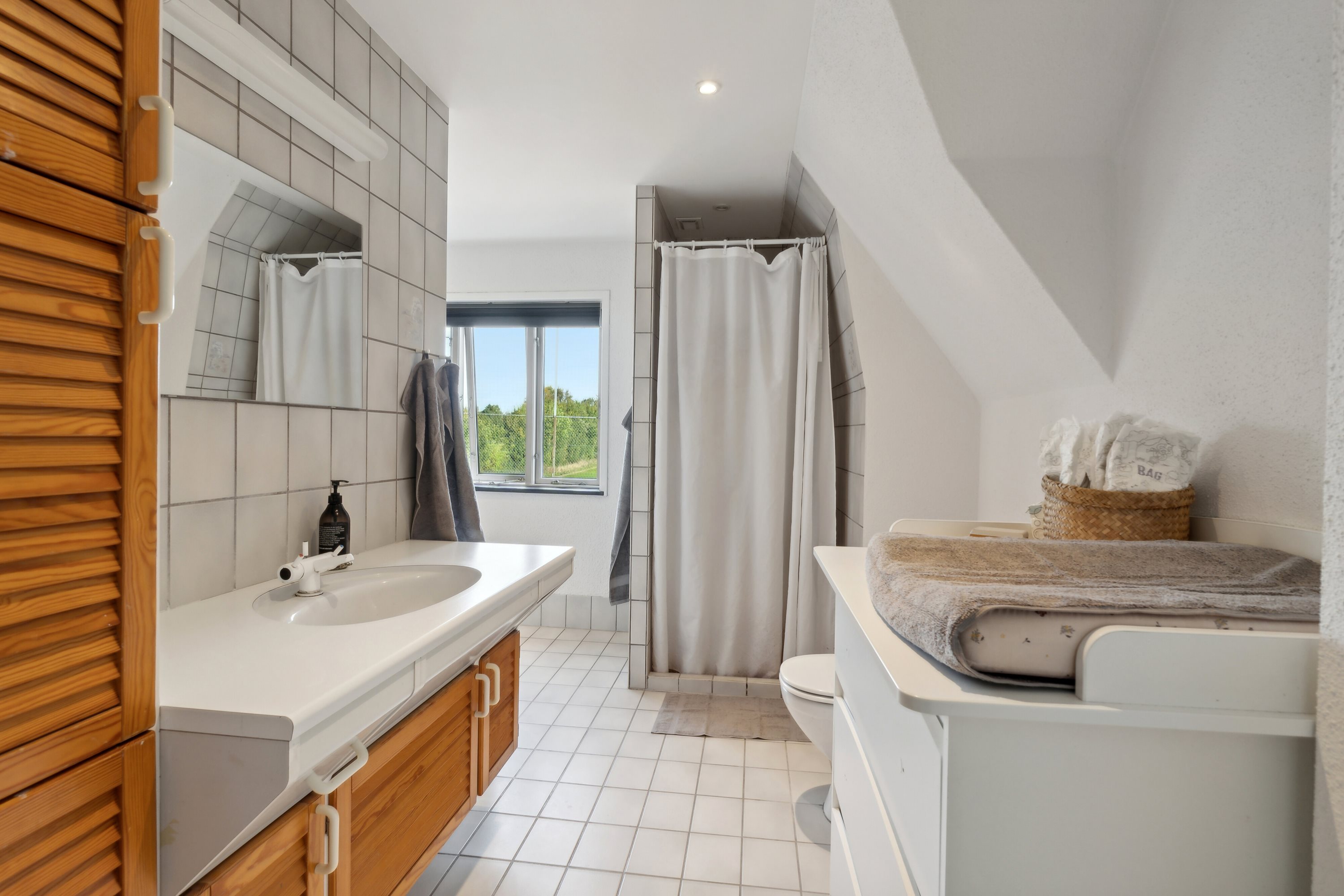 Fremhævet badeværelse billede i fuldskærmstilstand. Billede af Østergade 14, Særslev, 5471 Søndersø