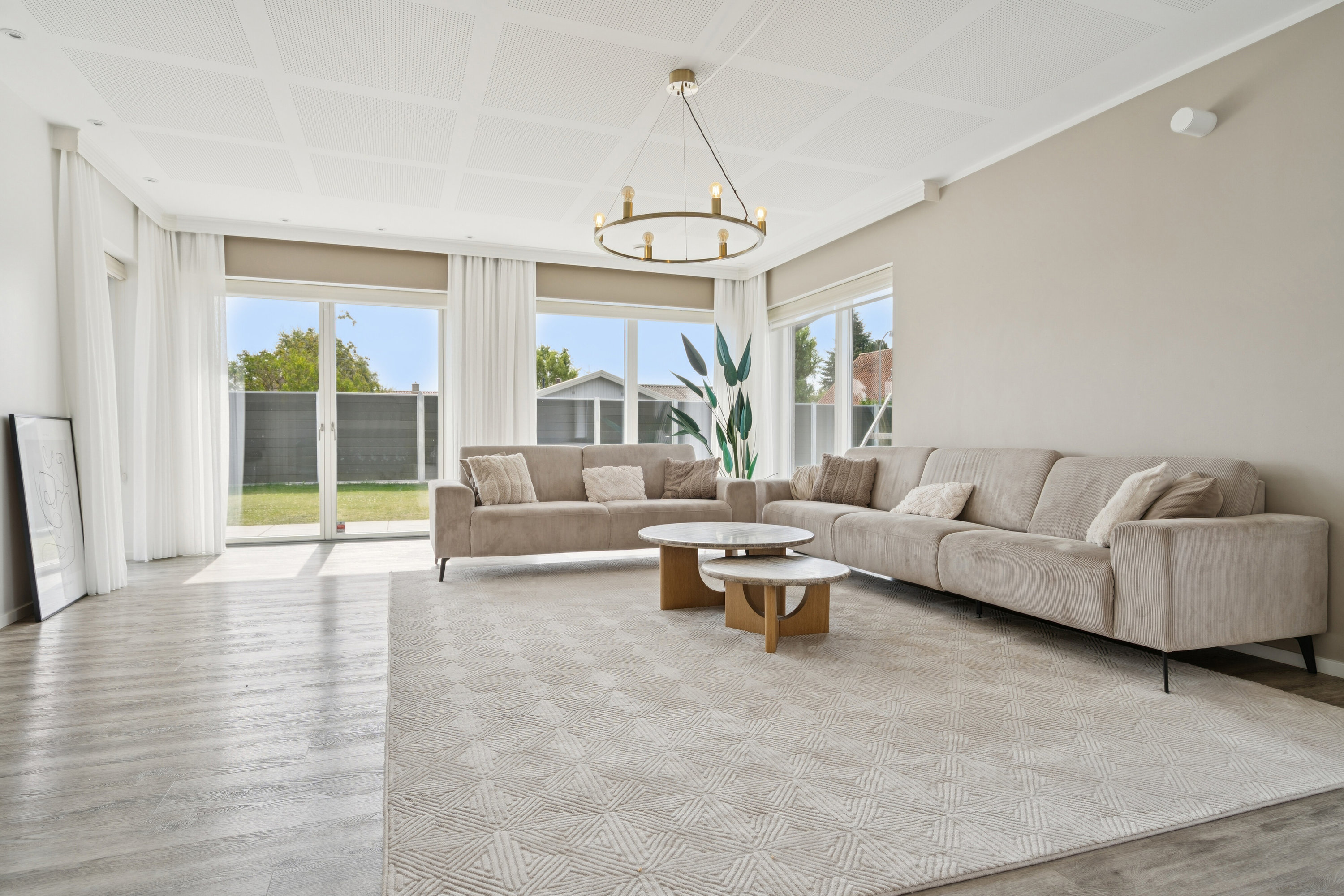 Fremhævet stue billede i fuldskærmstilstand. Billede af Fjeldstedvej 25, 2650 Hvidovre