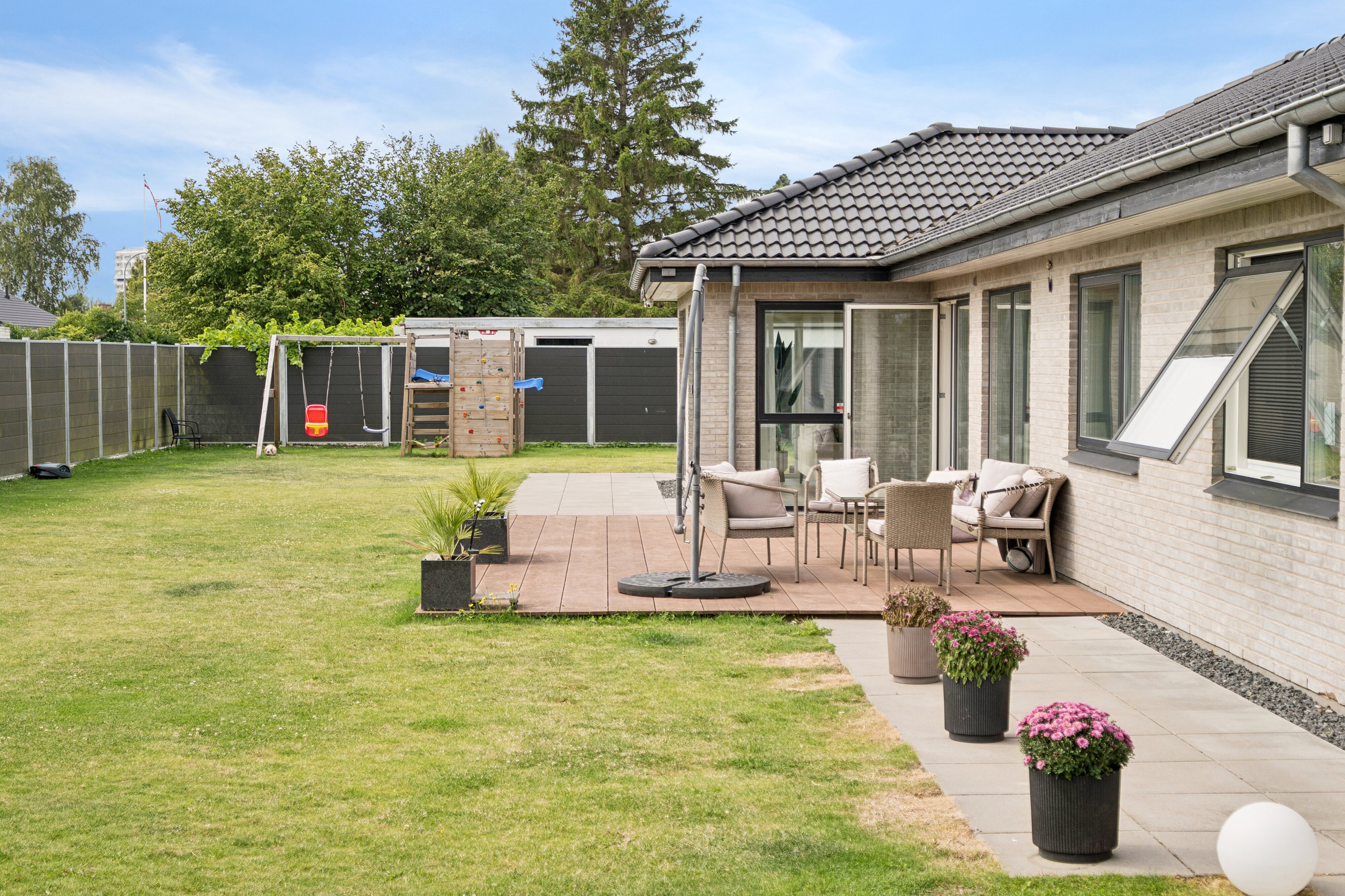 Fremhævet udendørs billede i fuldskærmstilstand. Billede af Fjeldstedvej 25, 2650 Hvidovre