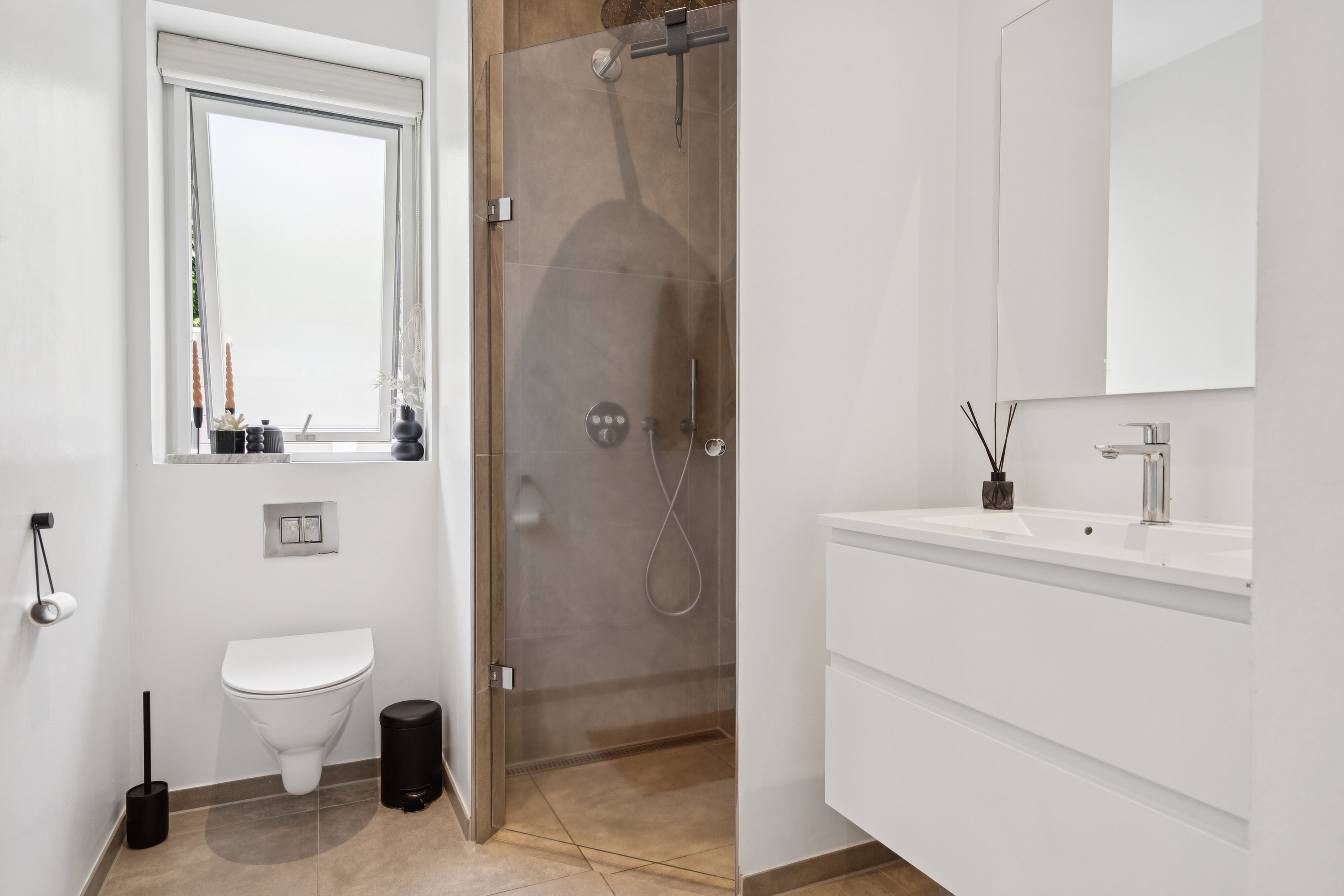 Fremhævet badeværelse billede i fuldskærmstilstand. Billede af Fjeldstedvej 25, 2650 Hvidovre