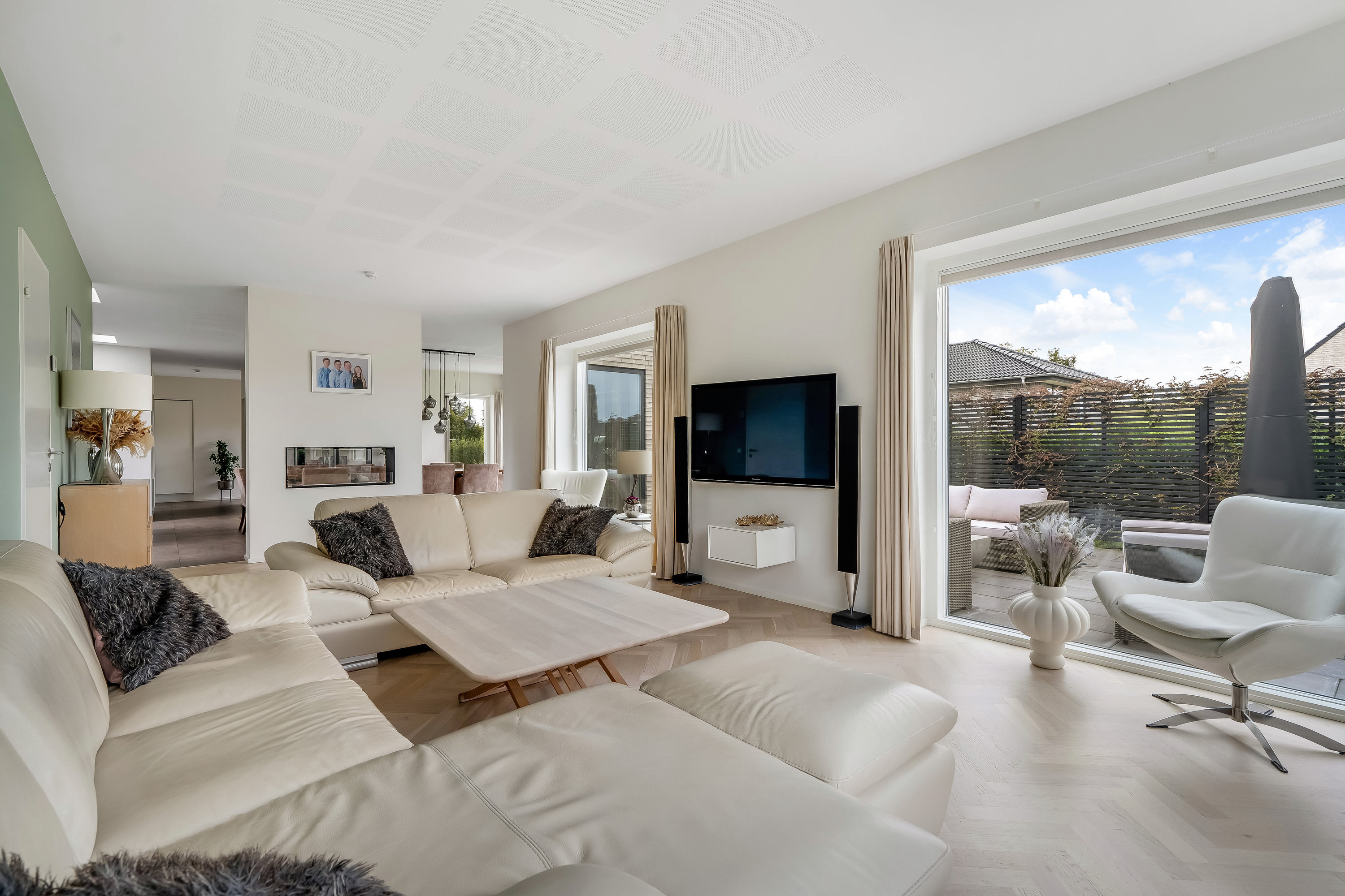 Fremhævet stue billede i fuldskærmstilstand. Billede af Sangagervej 13, Alsønderup, 3400 Hillerød