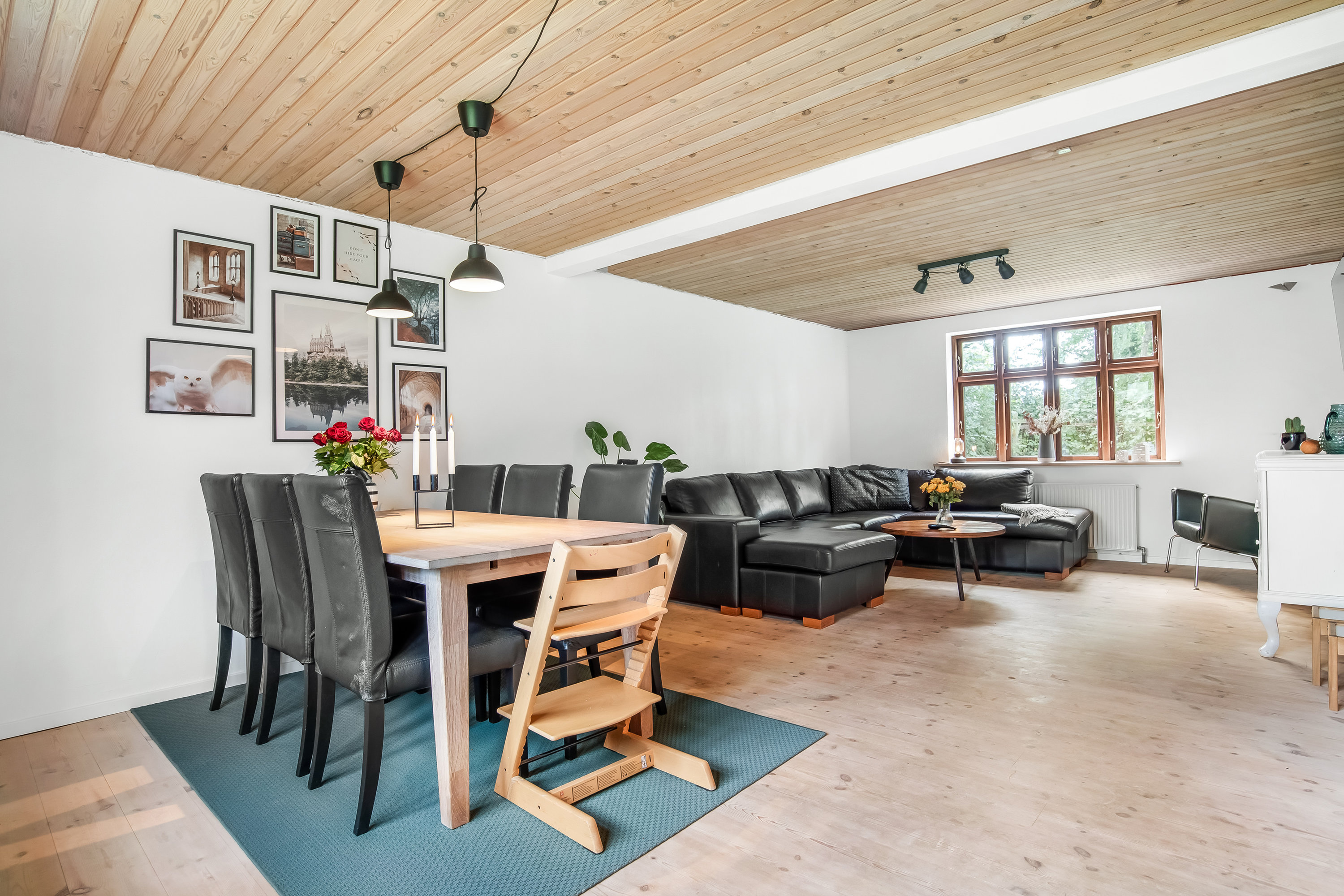 Fremhævet stue billede i fuldskærmstilstand. Billede af Heldum Gamle Skole 4, Tørring, 7620 Lemvig