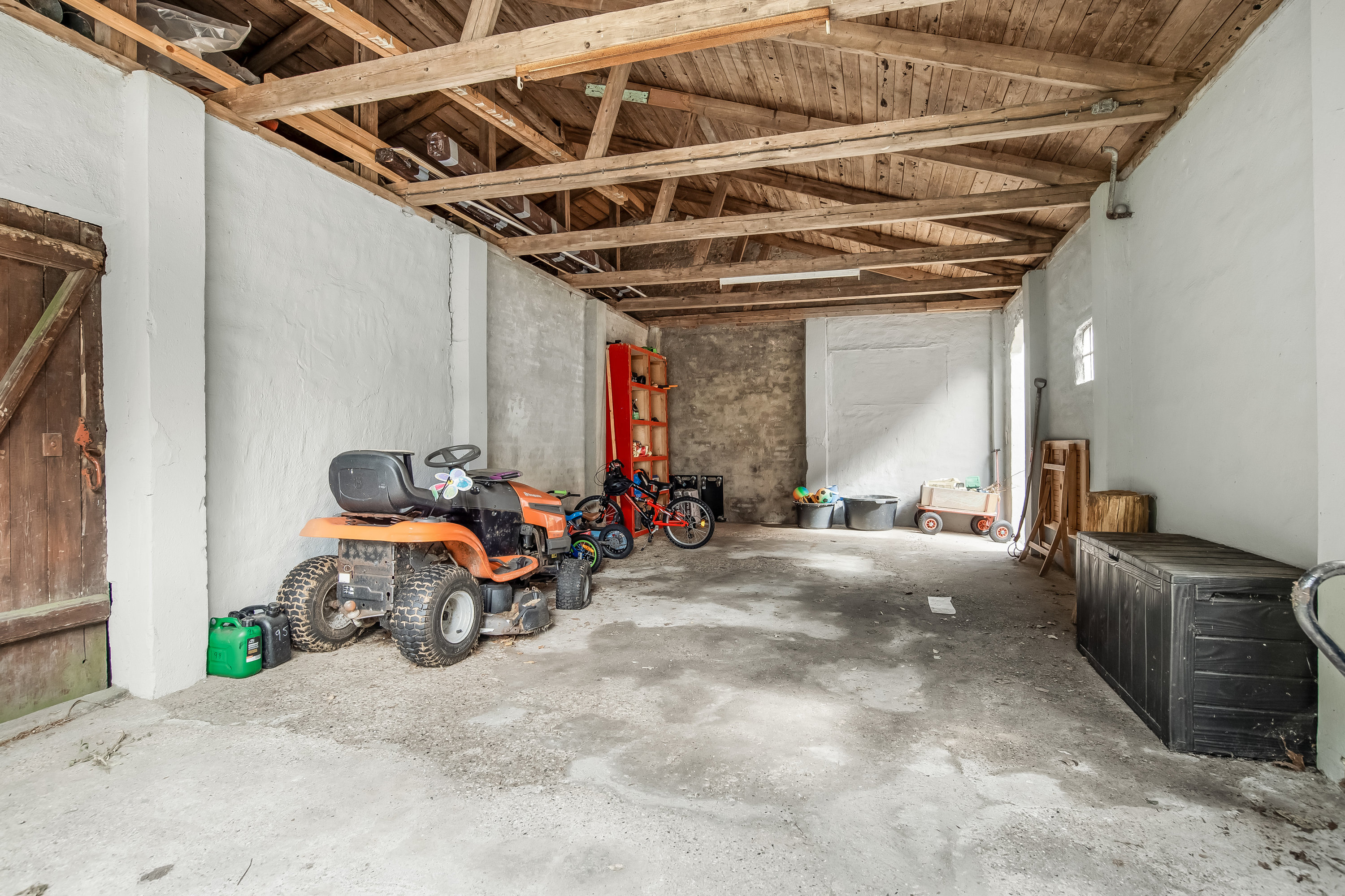 Fremhævet garage billede i fuldskærmstilstand. Billede af Heldum Gamle Skole 4, Tørring, 7620 Lemvig