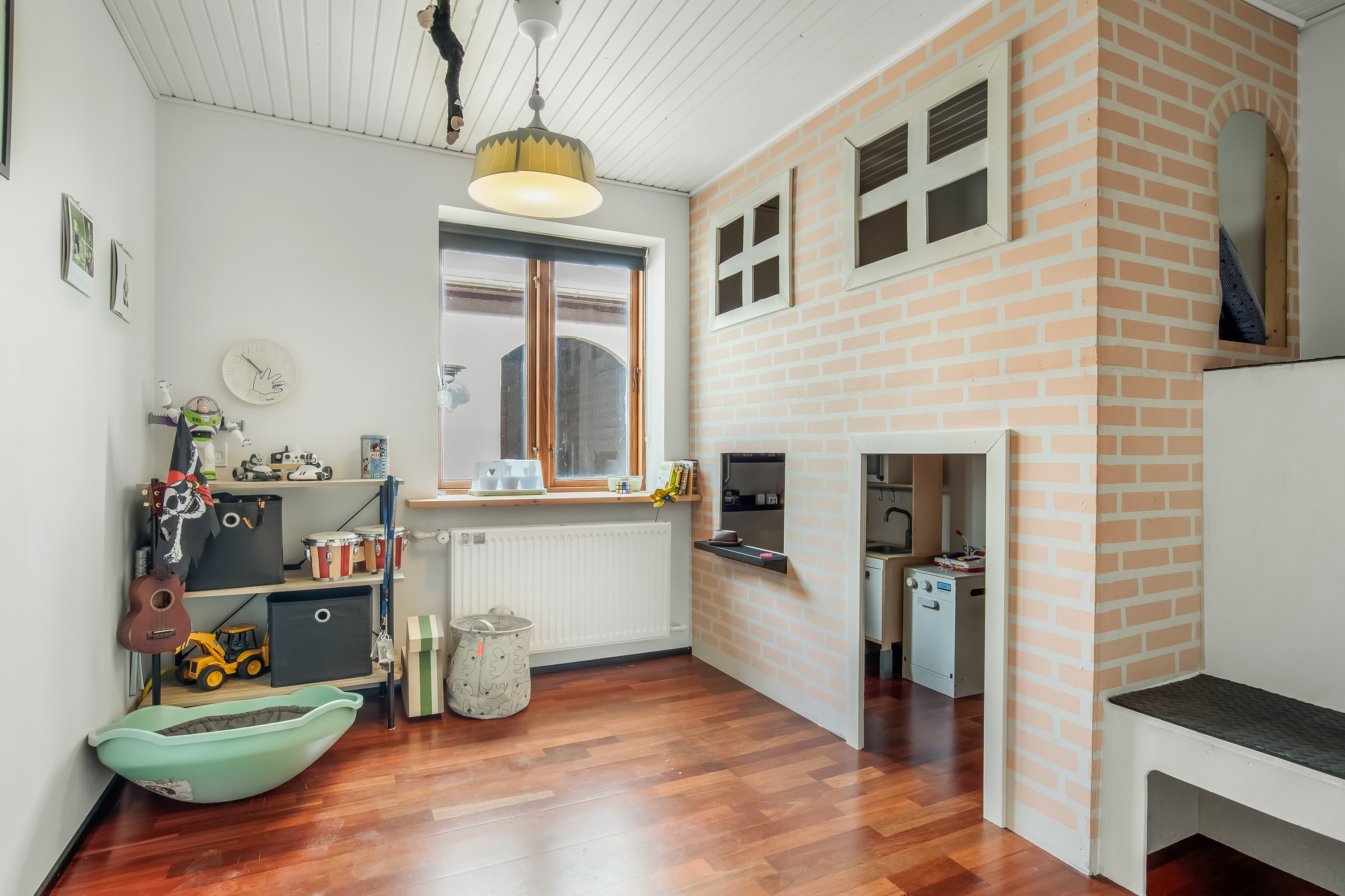 Fremhævet værelse billede i fuldskærmstilstand. Billede af Heldum Gamle Skole 4, Tørring, 7620 Lemvig