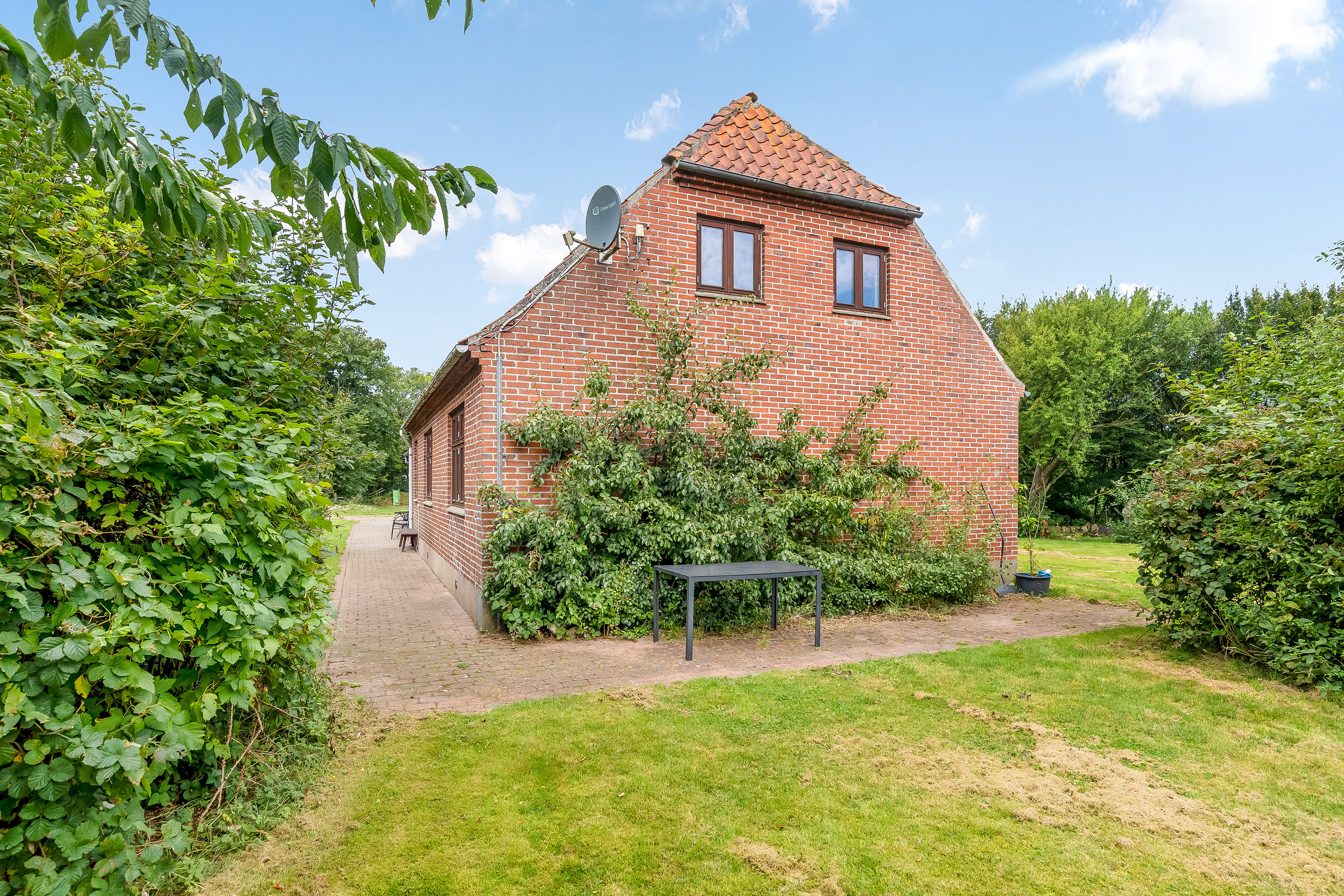 Fremhævet ejendommen billede i fuldskærmstilstand. Billede af Heldum Gamle Skole 4, Tørring, 7620 Lemvig