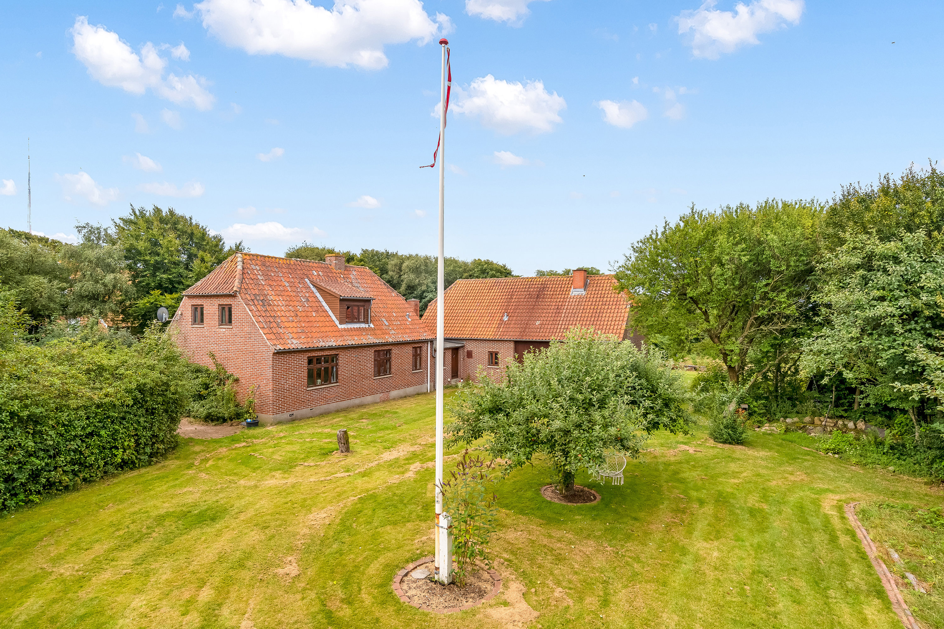 Fremhævet ejendommen billede i fuldskærmstilstand. Billede af Heldum Gamle Skole 4, Tørring, 7620 Lemvig