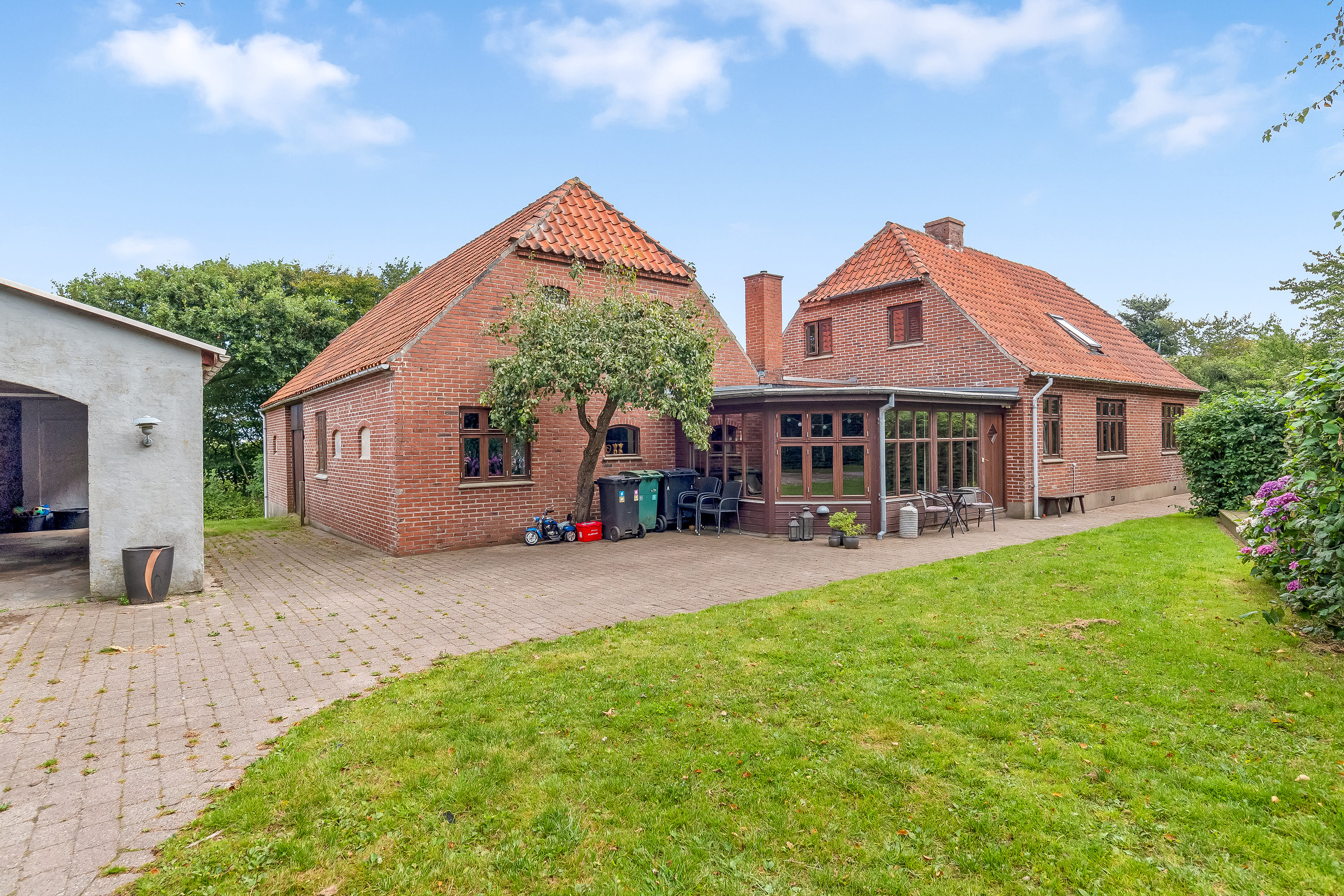 Fremhævet ejendommen billede i fuldskærmstilstand. Billede af Heldum Gamle Skole 4, Tørring, 7620 Lemvig