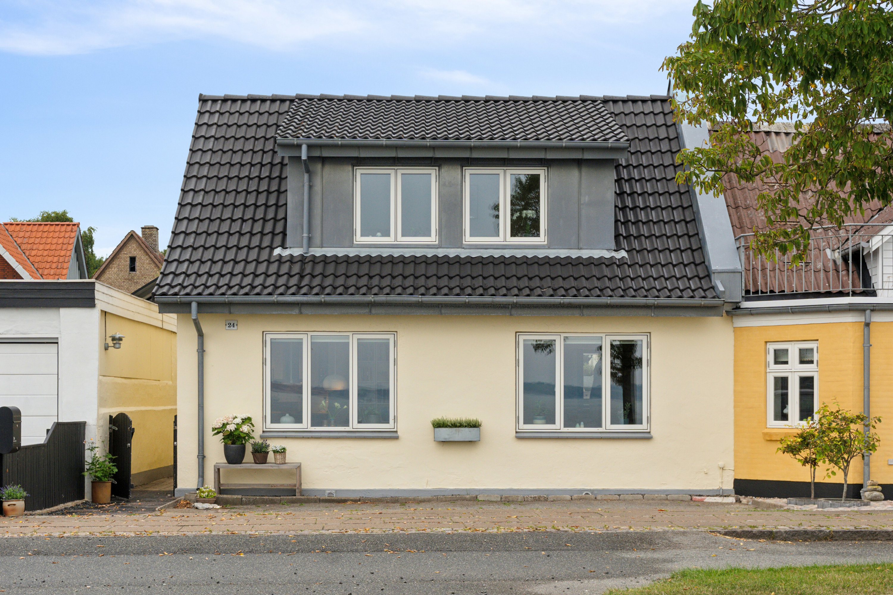 Miniaturebillede 2: set fra vejen. Billede af Simons Bakke 24, Tilsted, 7700 Thisted