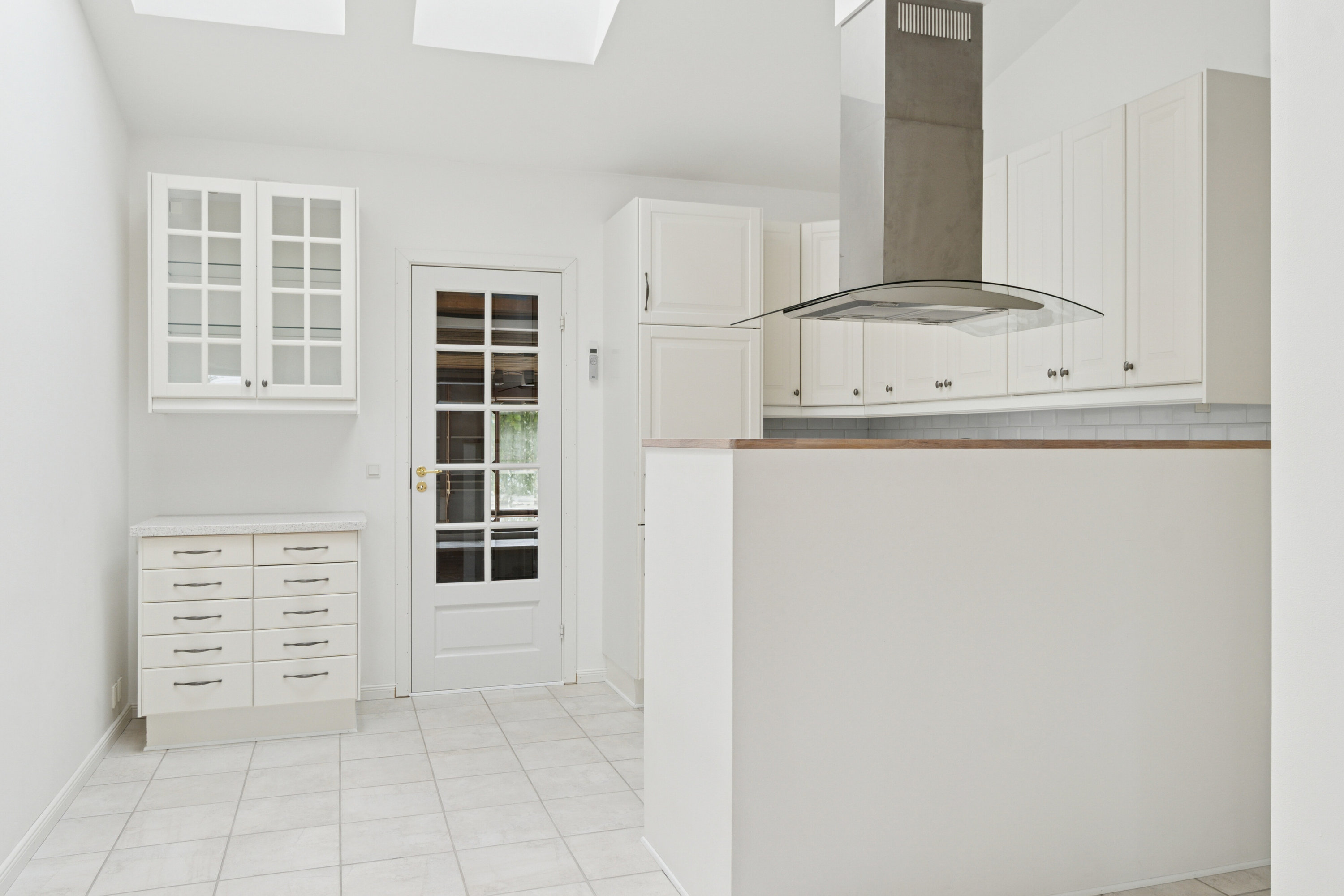 Fremhævet køkken billede i fuldskærmstilstand. Billede af Osvej 1, 4040 Jyllinge