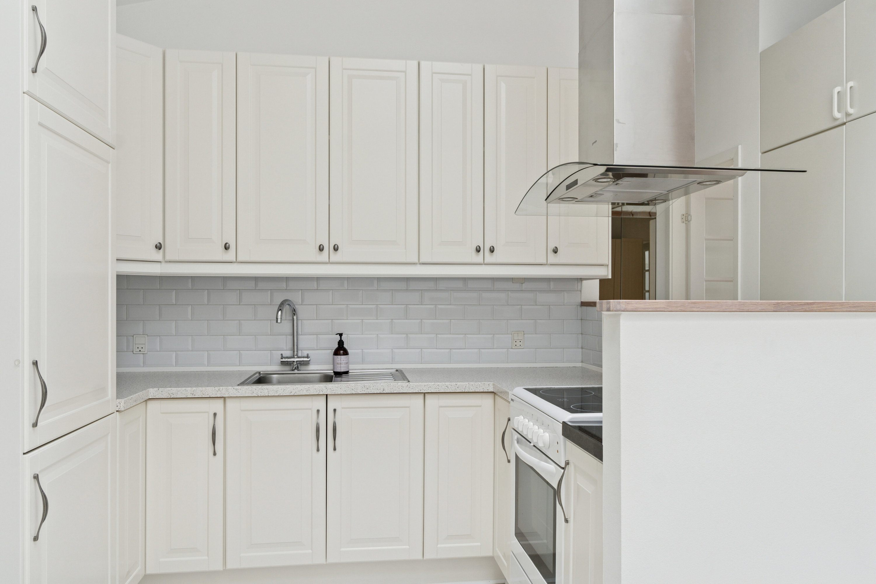 Fremhævet køkken billede i fuldskærmstilstand. Billede af Osvej 1, 4040 Jyllinge