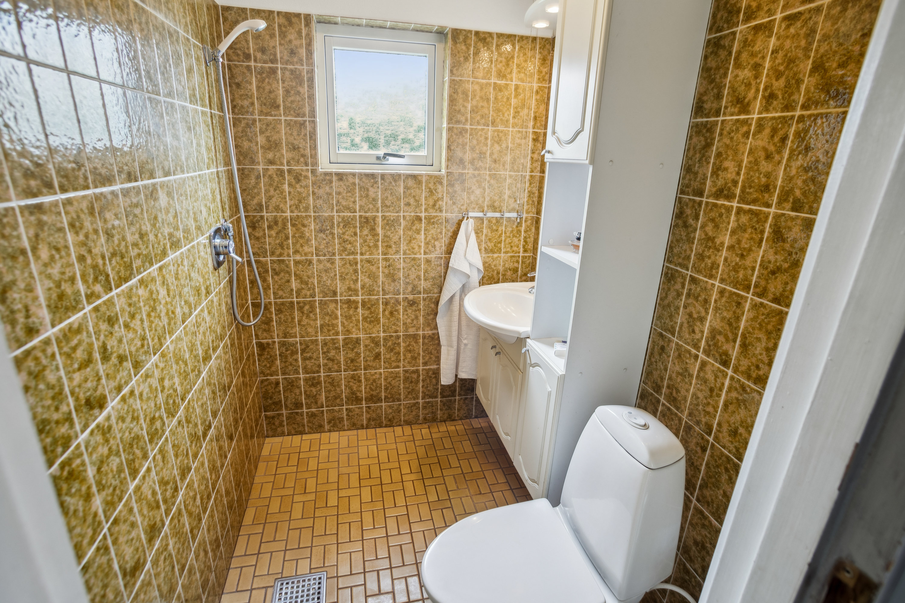 Fremhævet badeværelse billede i fuldskærmstilstand. Billede af Midtervej 22, Sengeløse, 2630 Taastrup