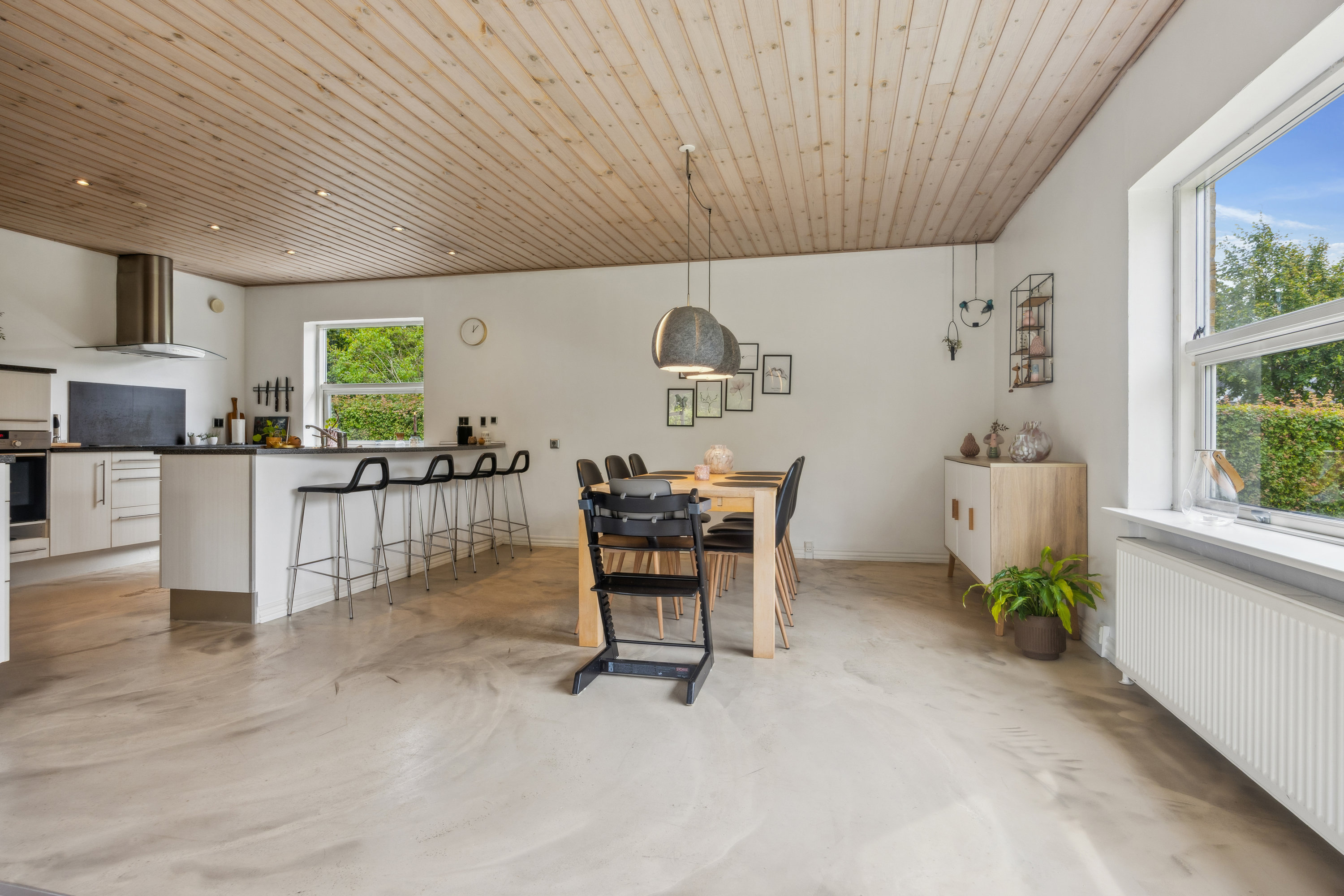 Fremhævet stue billede i fuldskærmstilstand. Billede af Gudumvej 84, Vaarst, 9260 Gistrup