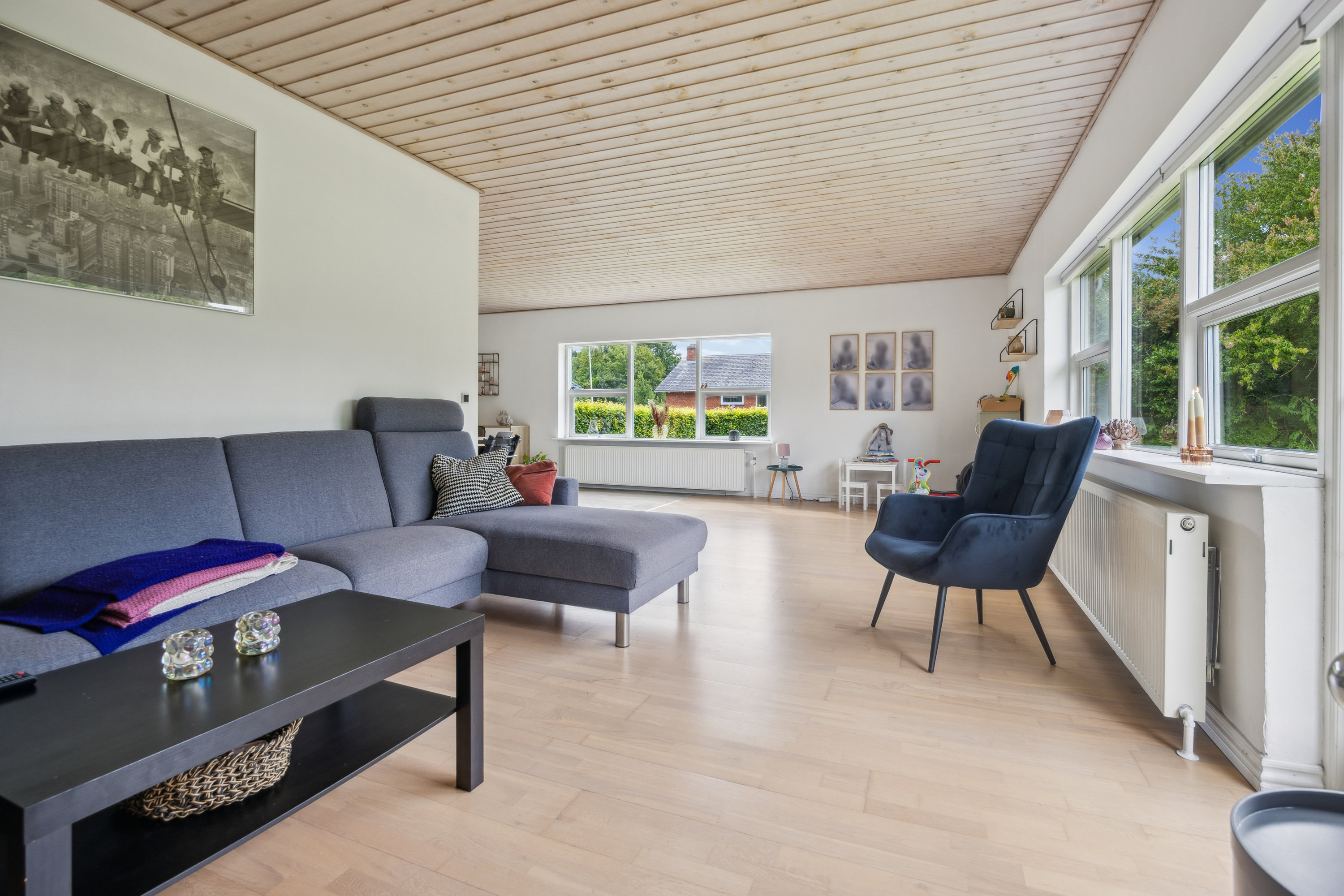 Fremhævet stue billede i fuldskærmstilstand. Billede af Gudumvej 84, Vaarst, 9260 Gistrup