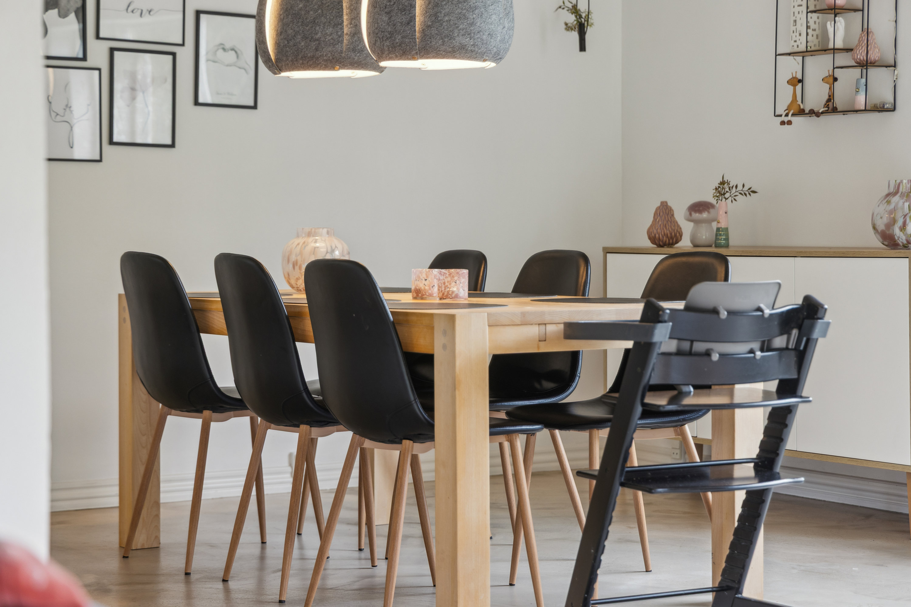 Fremhævet stue billede i fuldskærmstilstand. Billede af Gudumvej 84, Vaarst, 9260 Gistrup