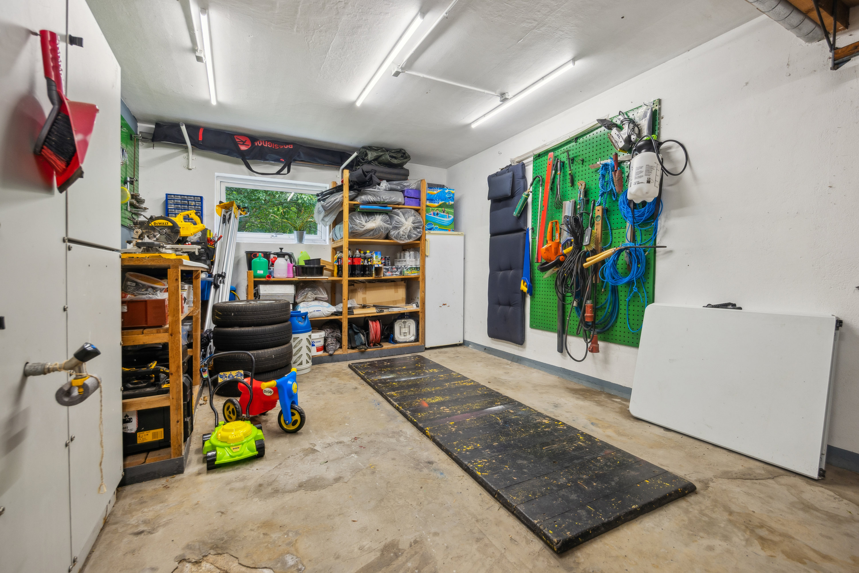 Fremhævet garage billede i fuldskærmstilstand. Billede af Gudumvej 84, Vaarst, 9260 Gistrup