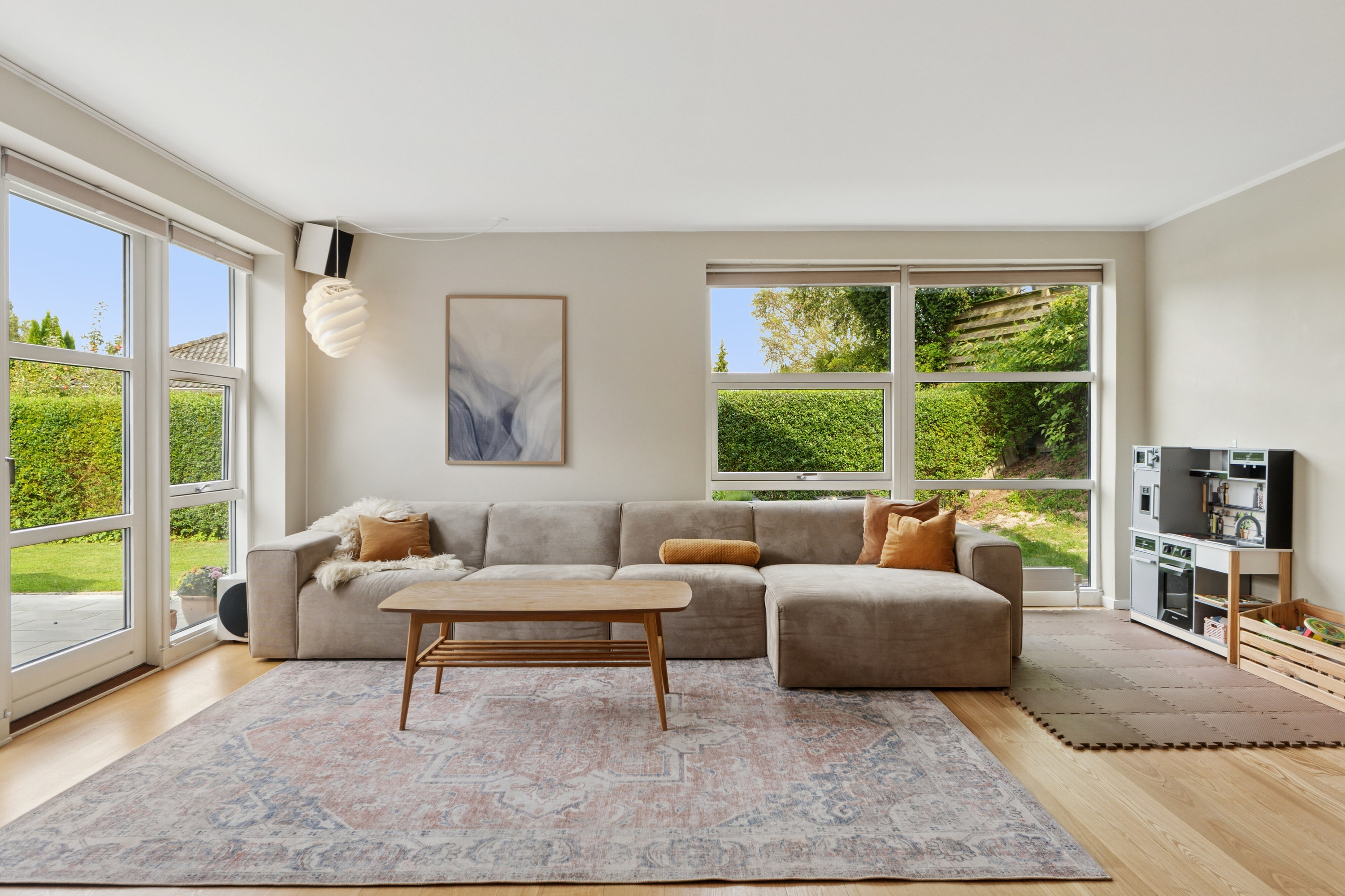 Fremhævet stue billede i fuldskærmstilstand. Billede af Søskrænten 6, Slukefter, 5210 Odense NV