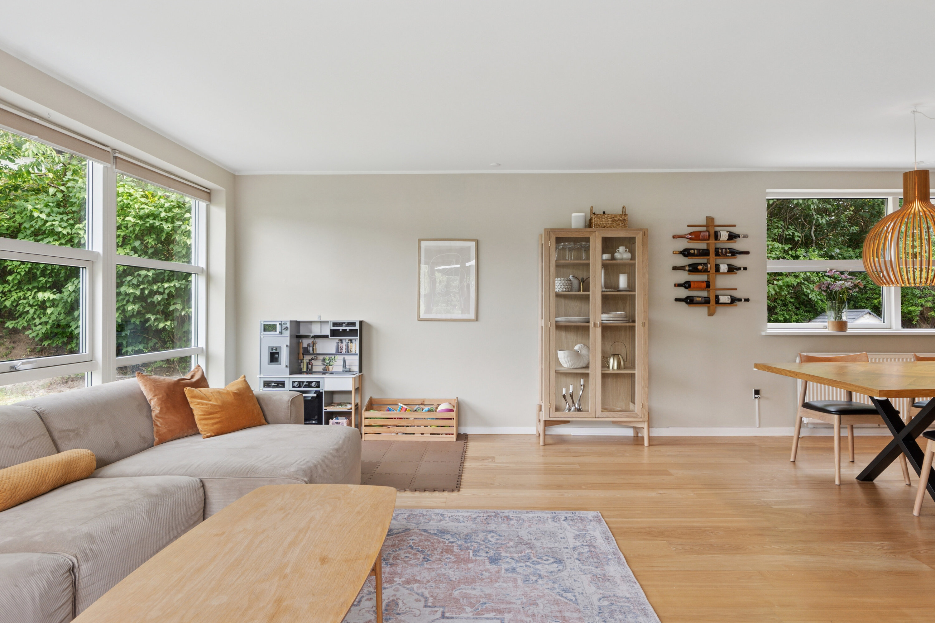 Fremhævet stue billede i fuldskærmstilstand. Billede af Søskrænten 6, Slukefter, 5210 Odense NV