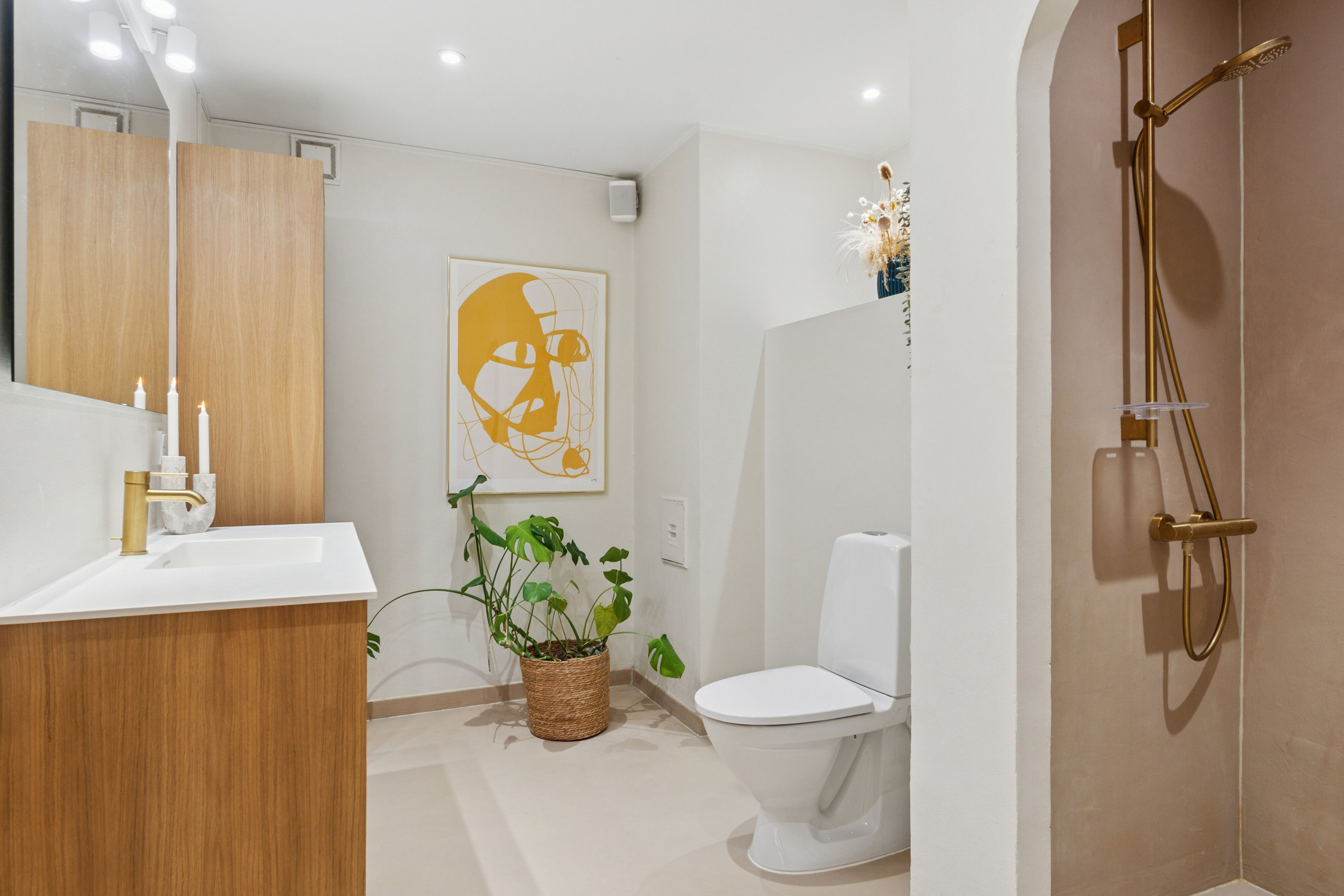 Fremhævet badeværelse billede i fuldskærmstilstand. Billede af Søskrænten 6, Slukefter, 5210 Odense NV