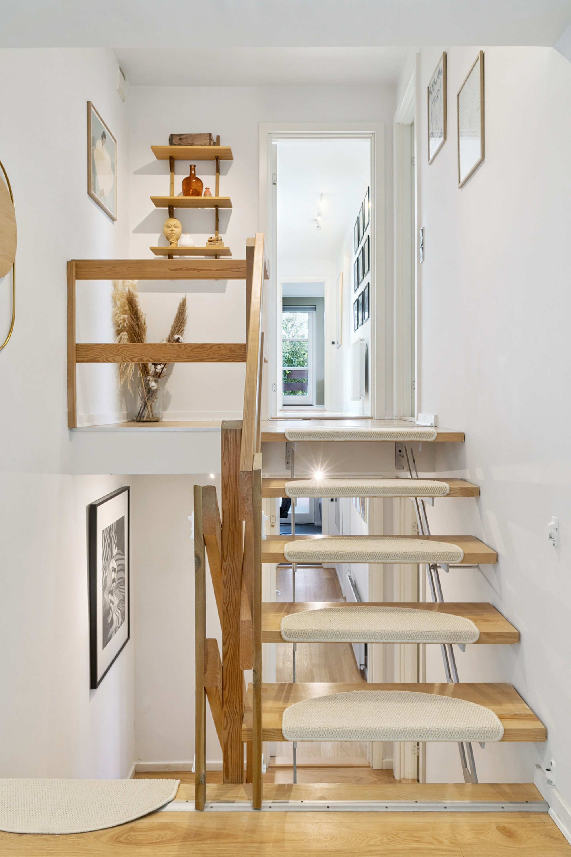 Fremhævet trappe billede i fuldskærmstilstand. Billede af Søskrænten 6, Slukefter, 5210 Odense NV