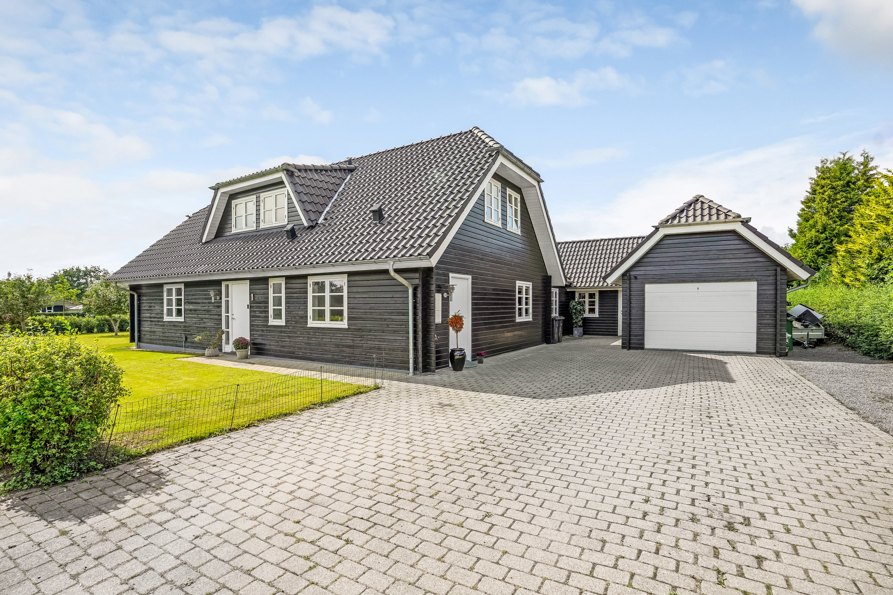 Fremhævet ejendommen billede i fuldskærmstilstand. Billede af Fåruplund 1, 7300 Jelling