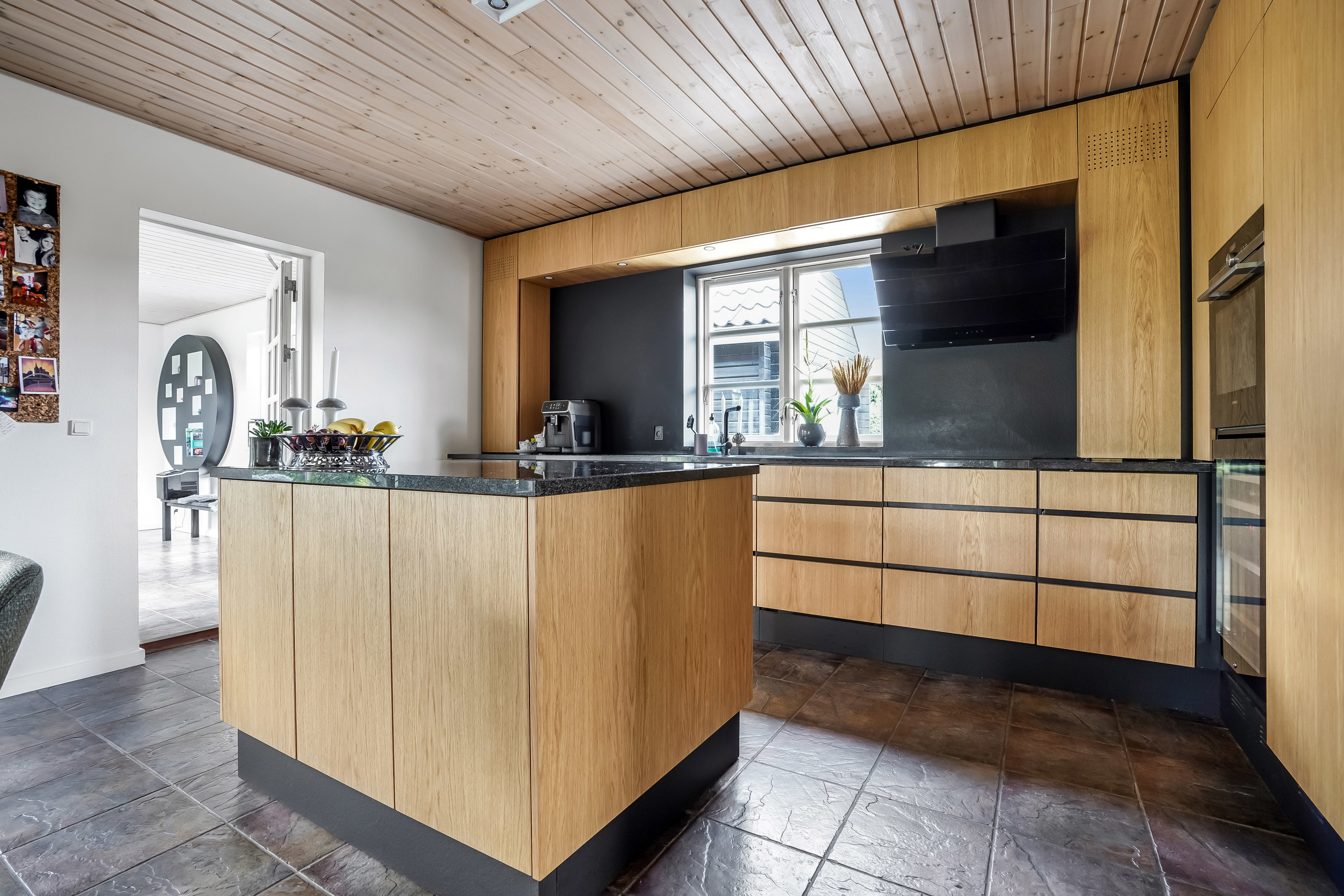 Fremhævet køkken billede i fuldskærmstilstand. Billede af Fåruplund 1, 7300 Jelling