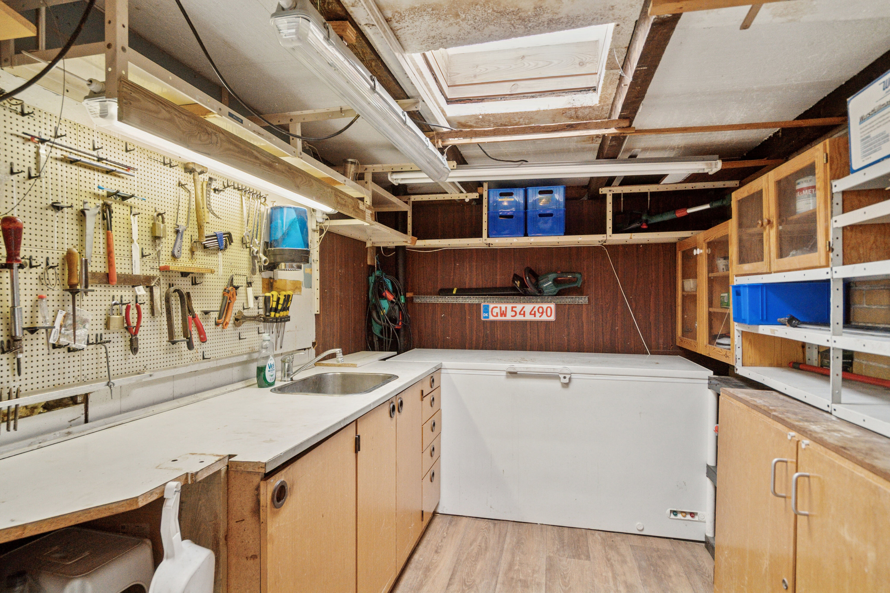 Fremhævet garage billede i fuldskærmstilstand. Billede af Tybrindvænget 16, 5230 Odense M