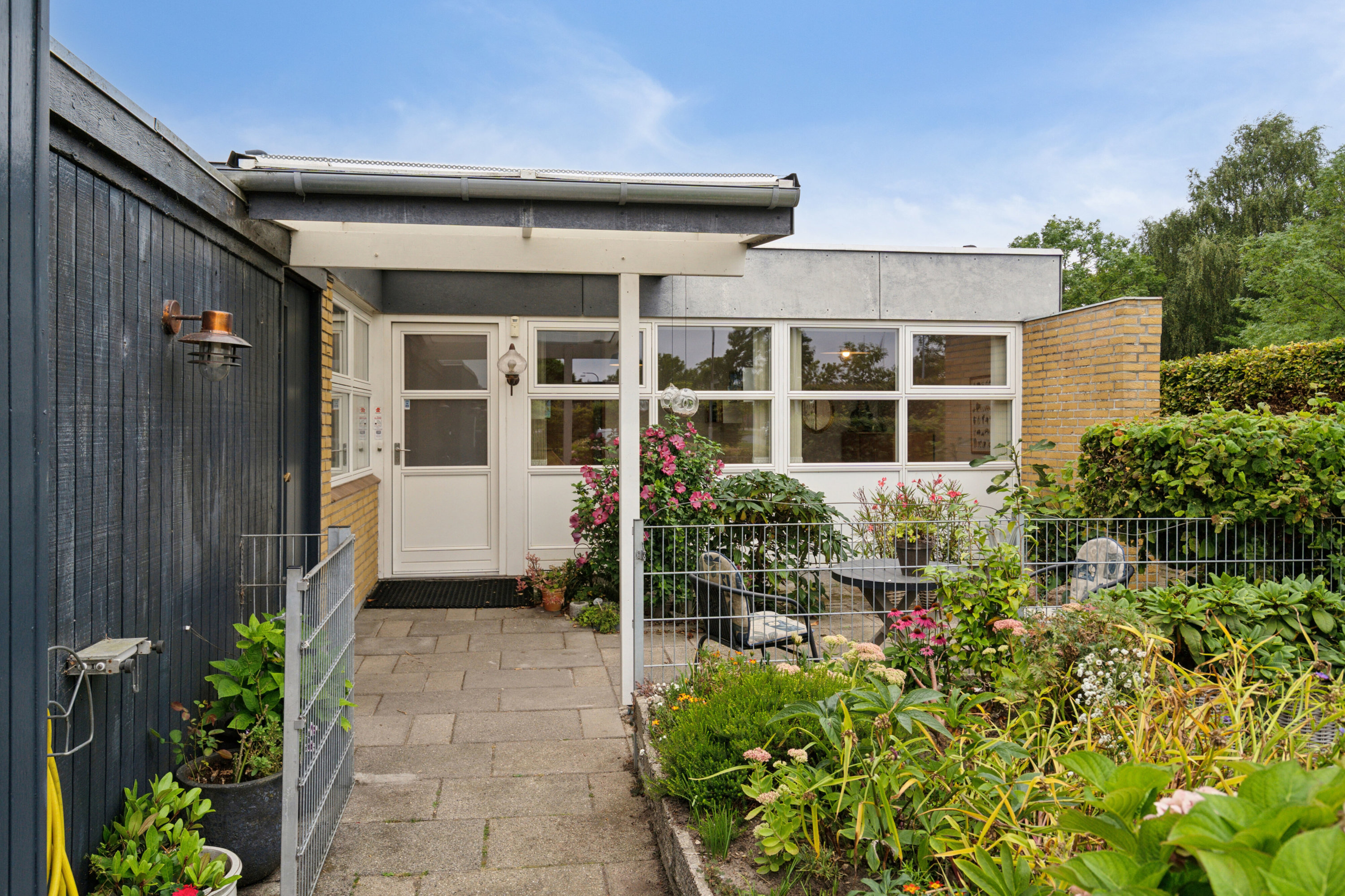 Fremhævet set fra vejen billede i fuldskærmstilstand. Billede af Tybrindvænget 16, 5230 Odense M