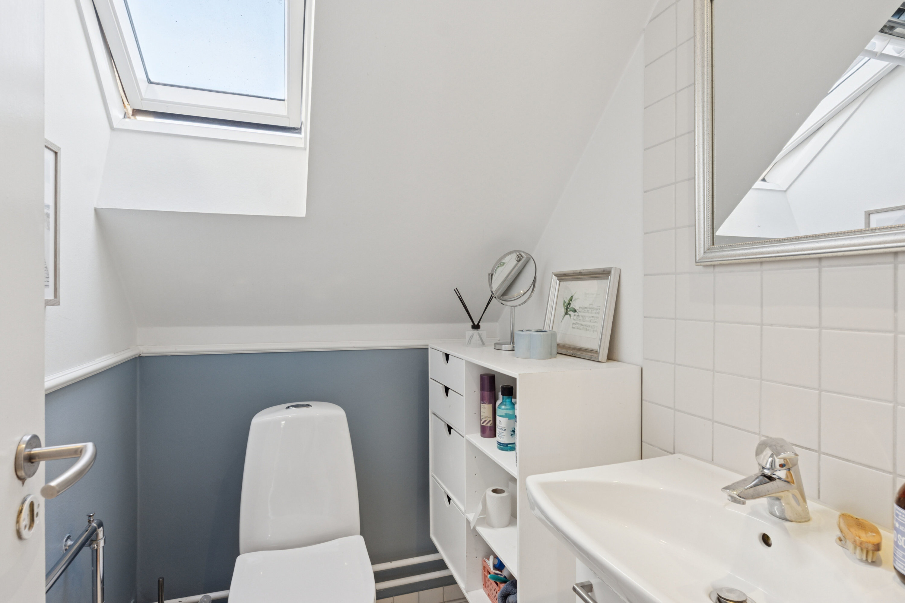 Fremhævet badeværelse billede i fuldskærmstilstand. Billede af Baunehøjvej 3, 2800 Kongens Lyngby