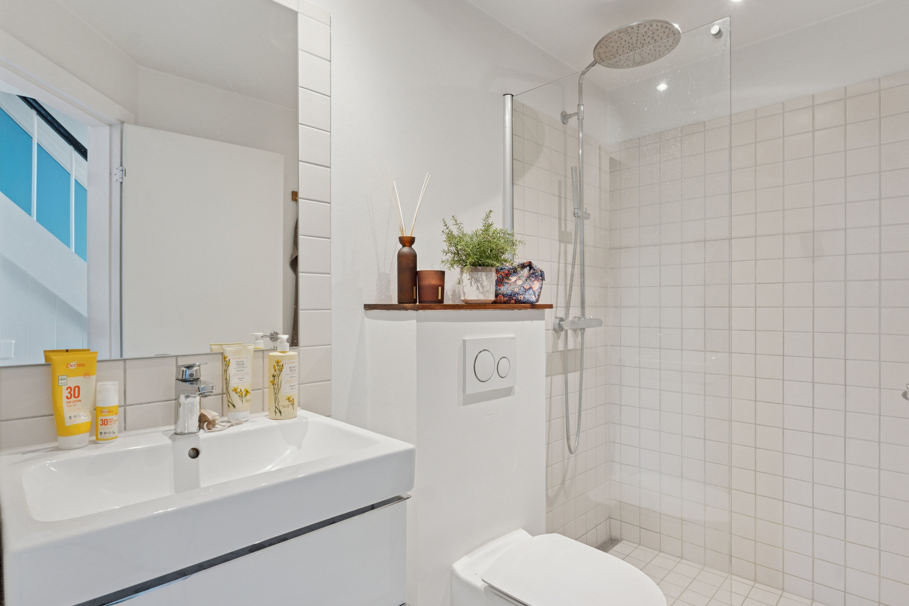 Fremhævet badeværelse billede i fuldskærmstilstand. Billede af Baunehøjvej 3, 2800 Kongens Lyngby