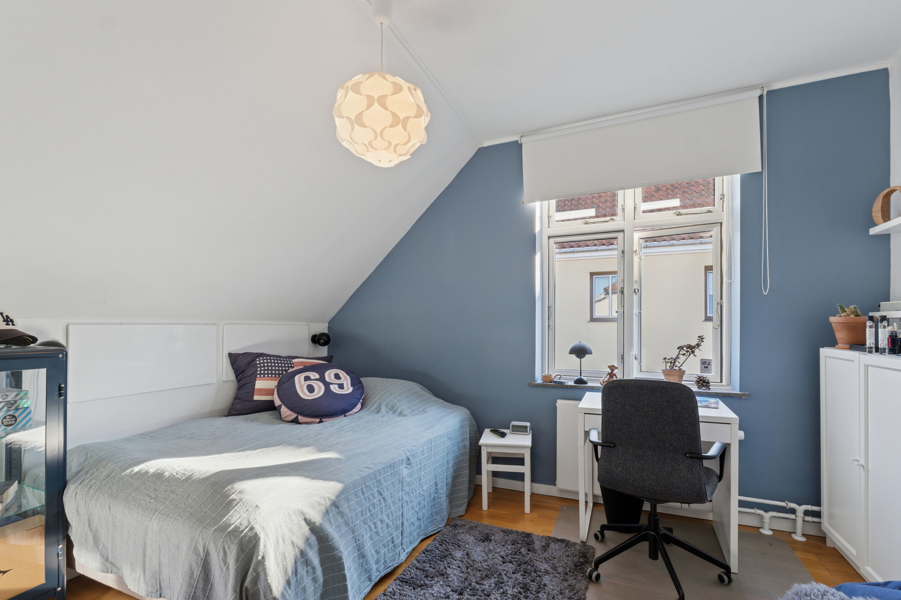 Fremhævet soveværelse billede i fuldskærmstilstand. Billede af Baunehøjvej 3, 2800 Kongens Lyngby