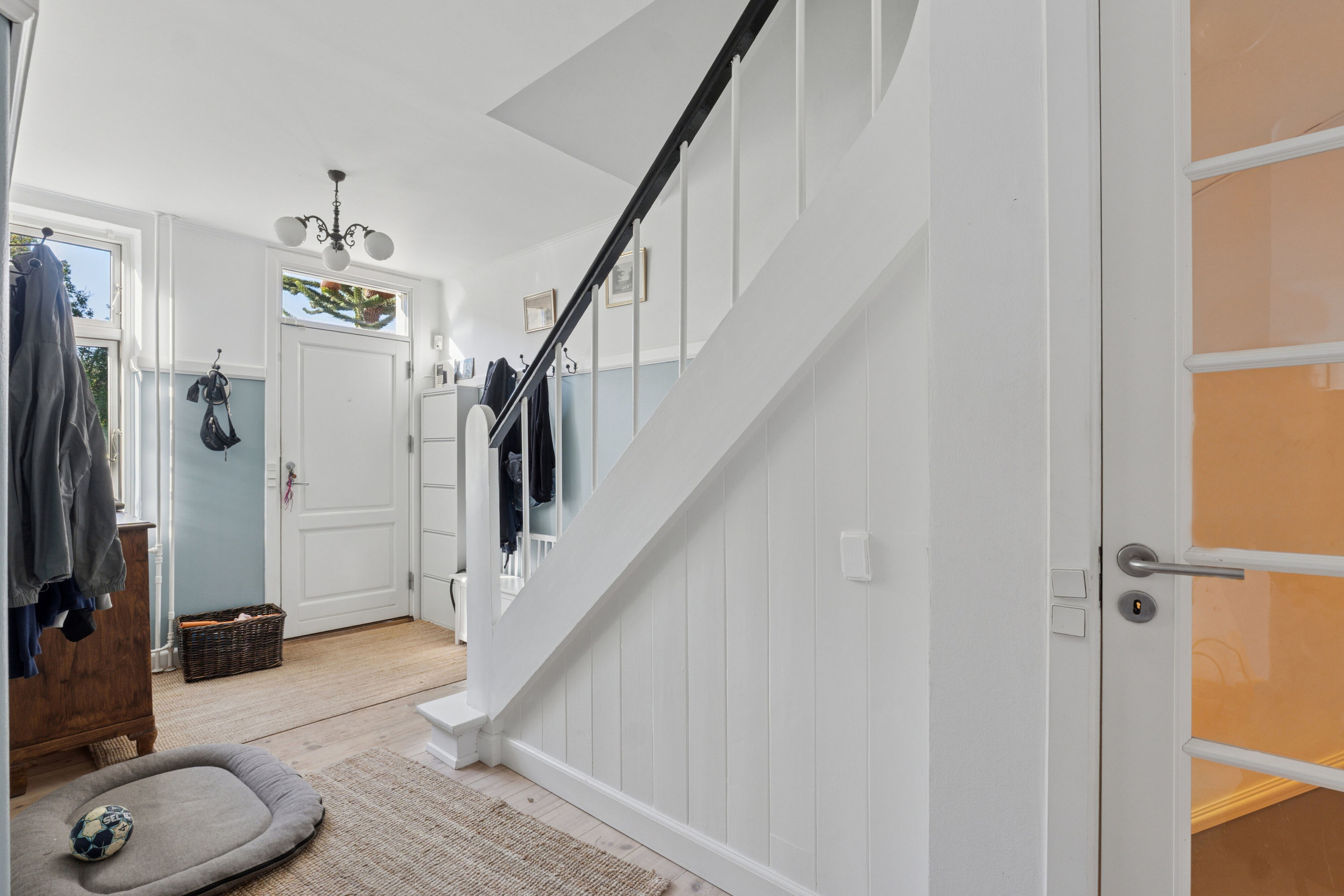 Fremhævet gang billede i fuldskærmstilstand. Billede af Baunehøjvej 3, 2800 Kongens Lyngby