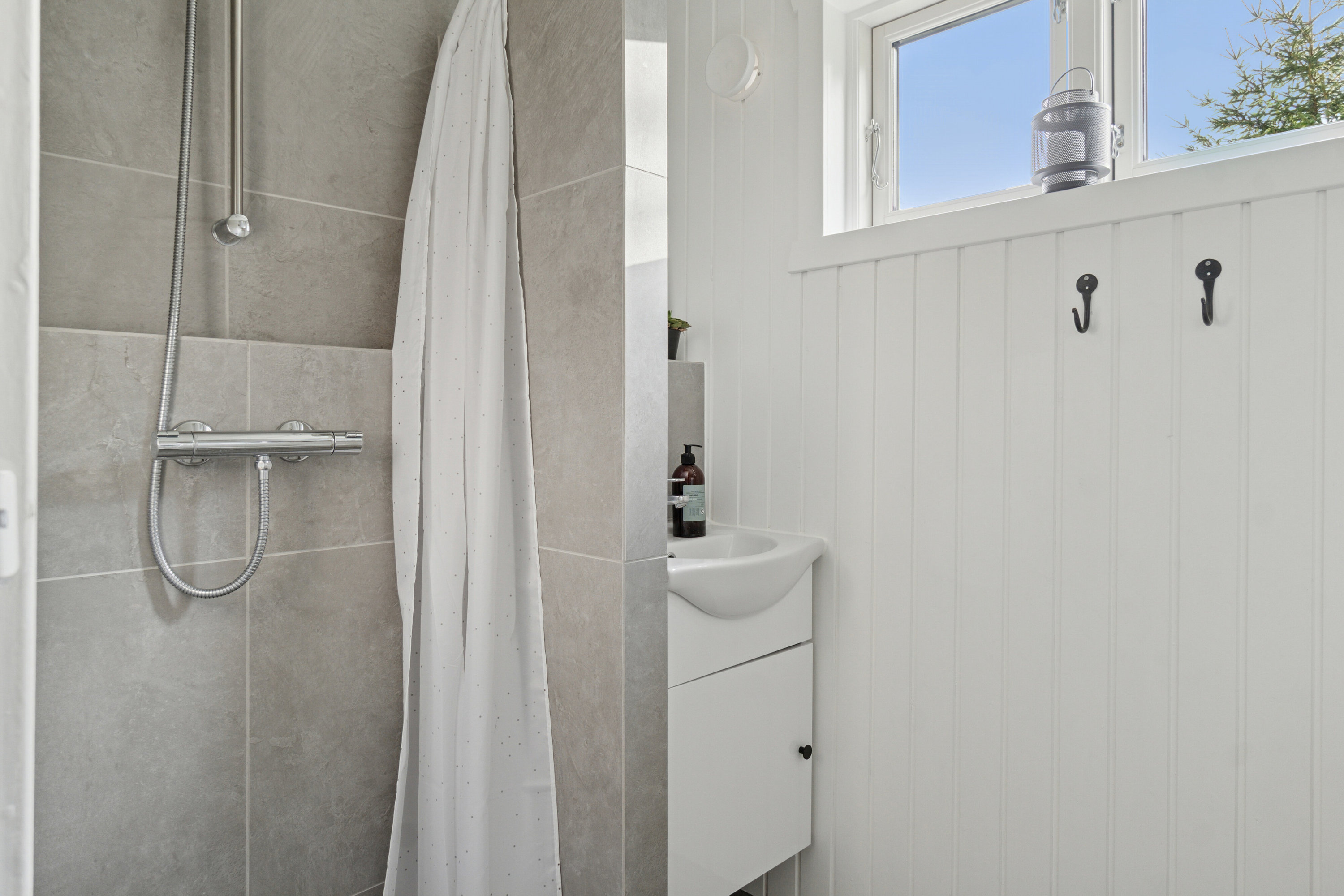 Fremhævet badeværelse billede i fuldskærmstilstand. Billede af Rødhalsevej 14, Ll Kongsmark, 4200 Slagelse