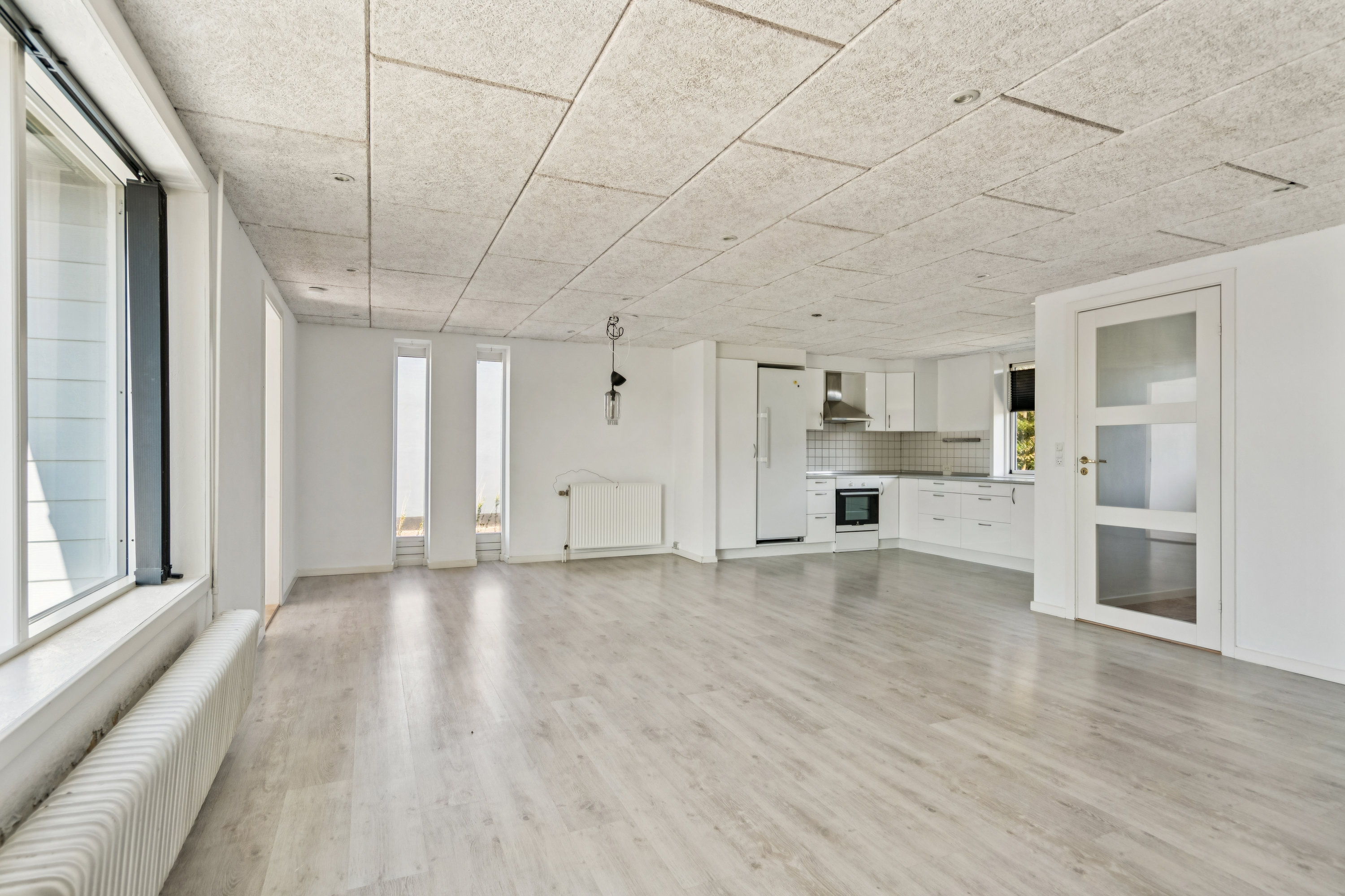 Fremhævet stue billede i fuldskærmstilstand. Billede af Regnbuevej 9, 9850 Hirtshals