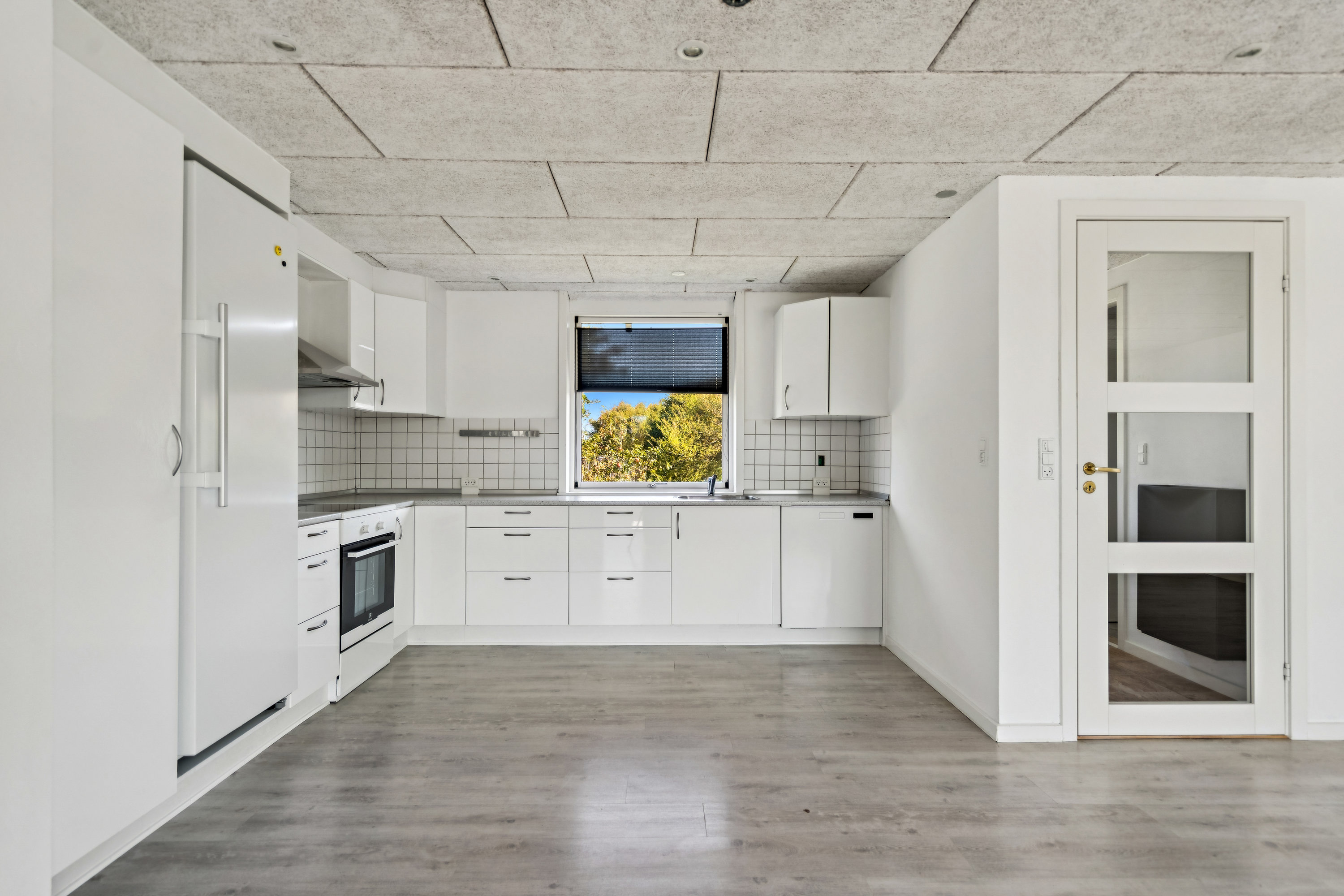 Fremhævet køkken billede i fuldskærmstilstand. Billede af Regnbuevej 9, 9850 Hirtshals