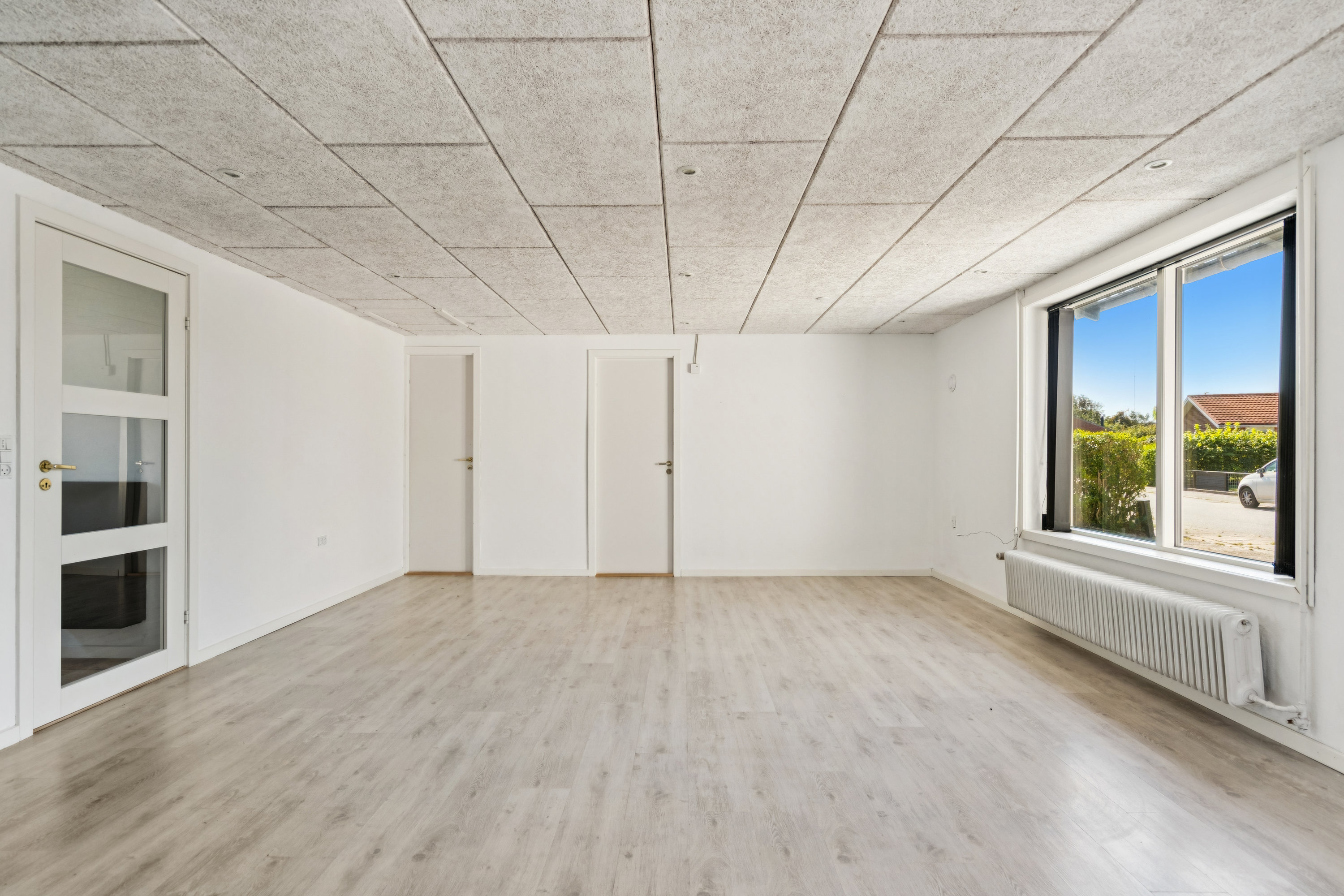 Fremhævet stue billede i fuldskærmstilstand. Billede af Regnbuevej 9, 9850 Hirtshals