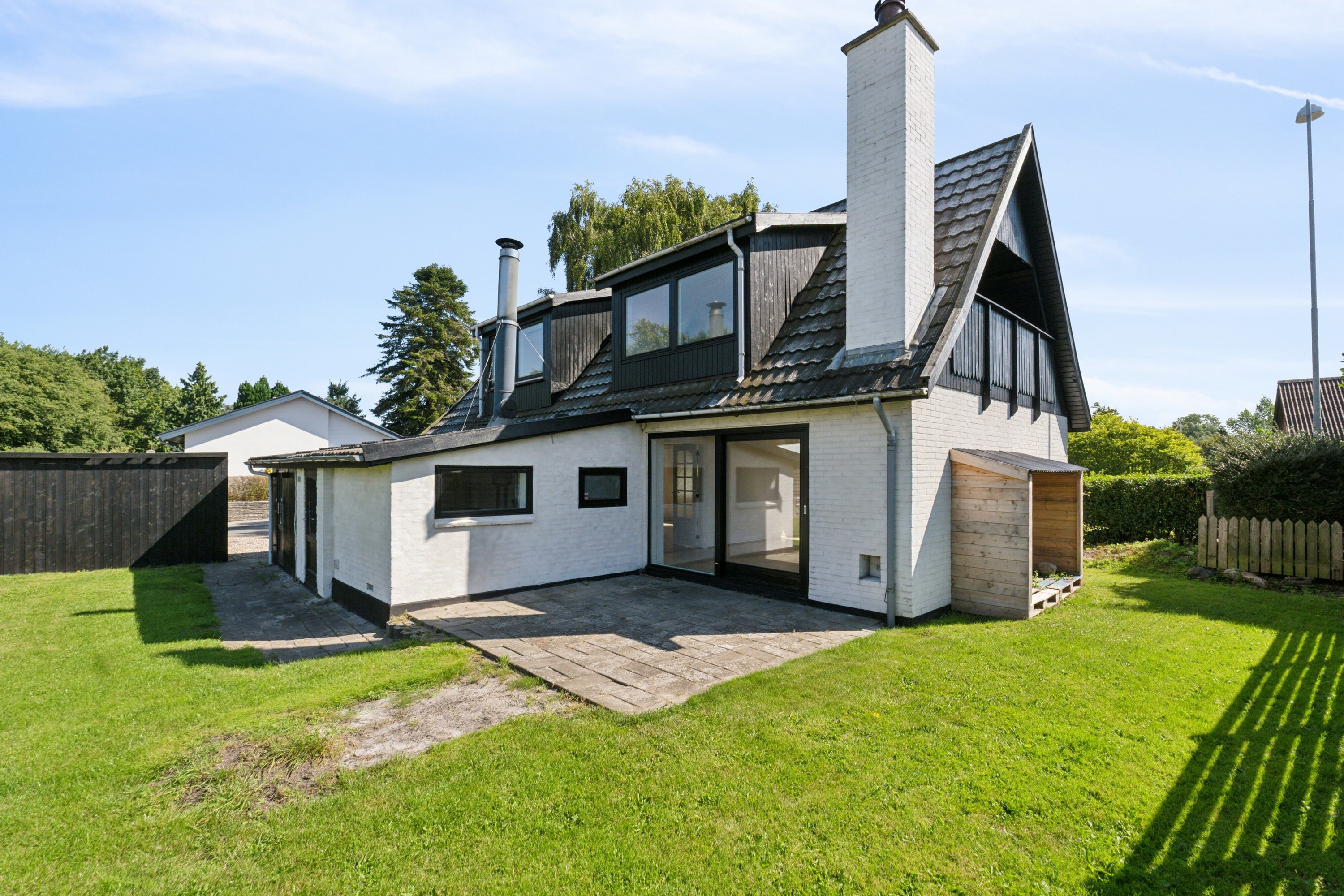 Fremhævet set fra haven billede i fuldskærmstilstand. Billede af Vidjekrogen 18, 5881 Skårup Fyn