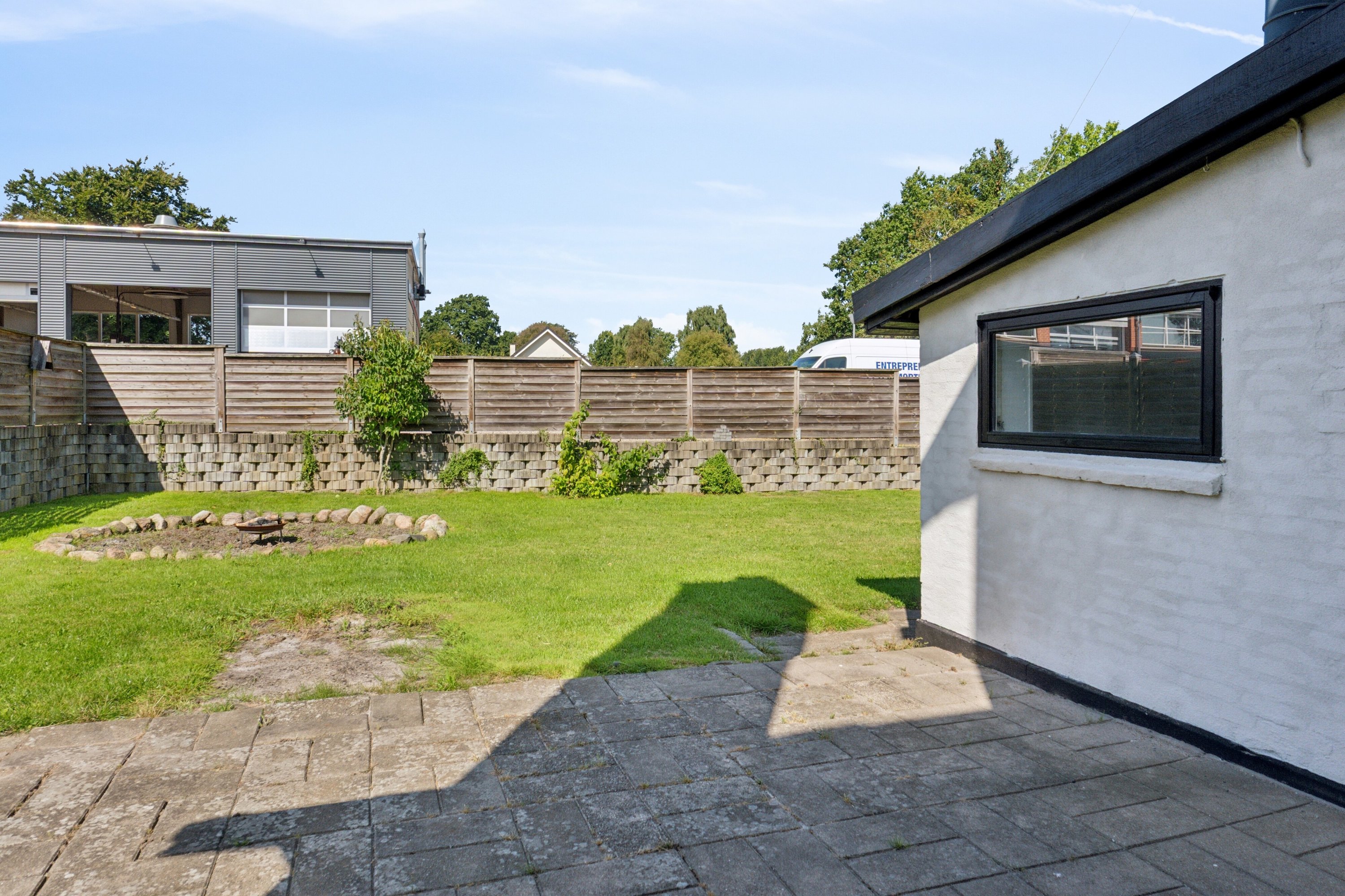 Fremhævet set fra haven billede i fuldskærmstilstand. Billede af Vidjekrogen 18, 5881 Skårup Fyn