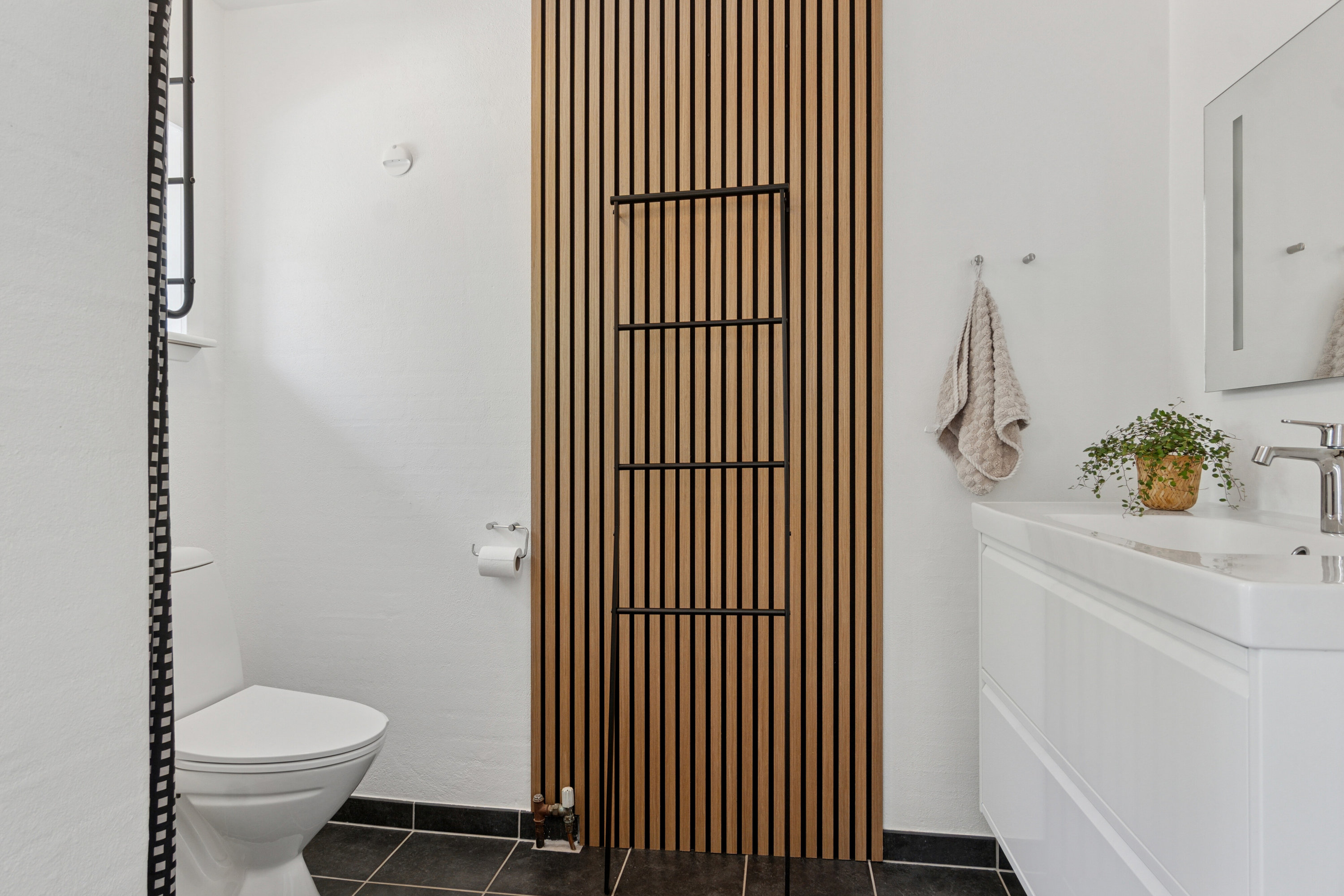 Fremhævet badeværelse billede i fuldskærmstilstand. Billede af Bakken 35, Ydby, 7760 Hurup Thy