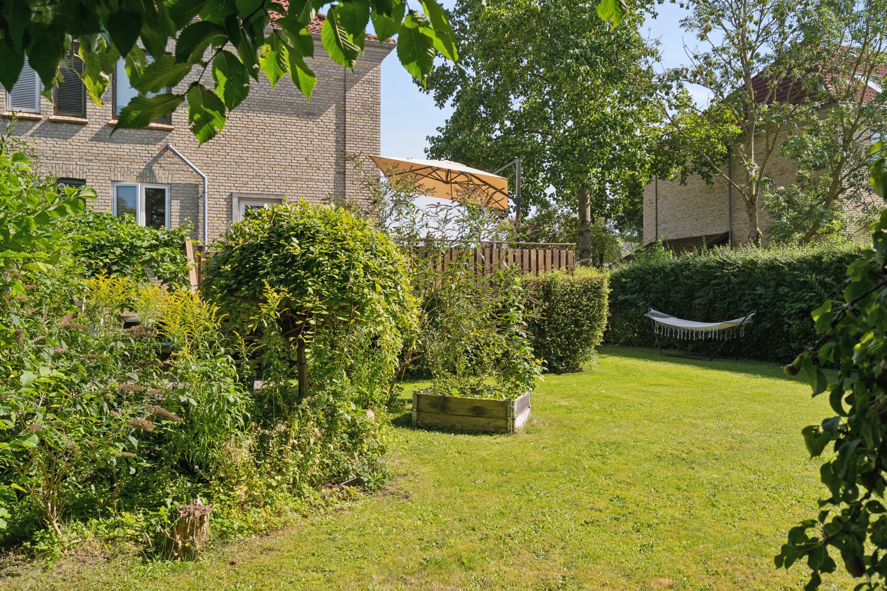 Fremhævet set fra haven billede i fuldskærmstilstand. Billede af Ingeborgvej 18, st.., 5000 Odense C