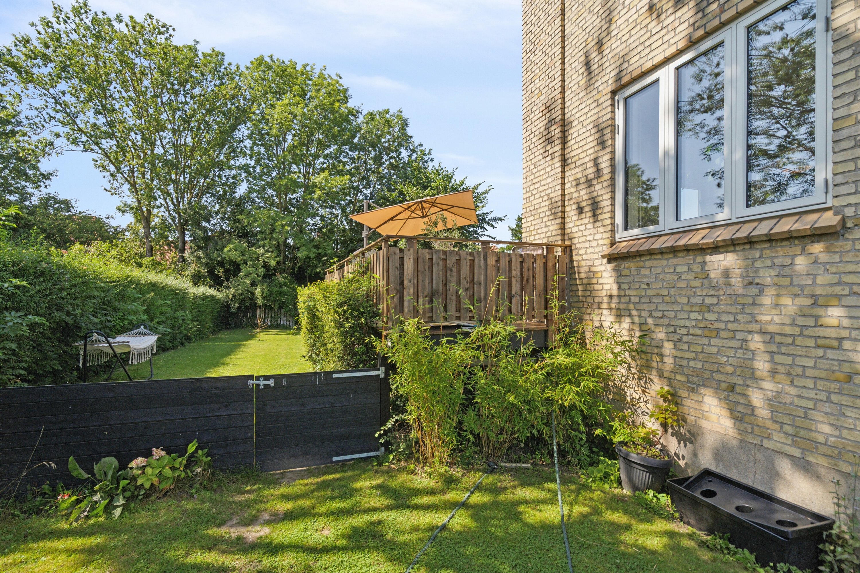 Fremhævet set fra haven billede i fuldskærmstilstand. Billede af Ingeborgvej 18, st.., 5000 Odense C