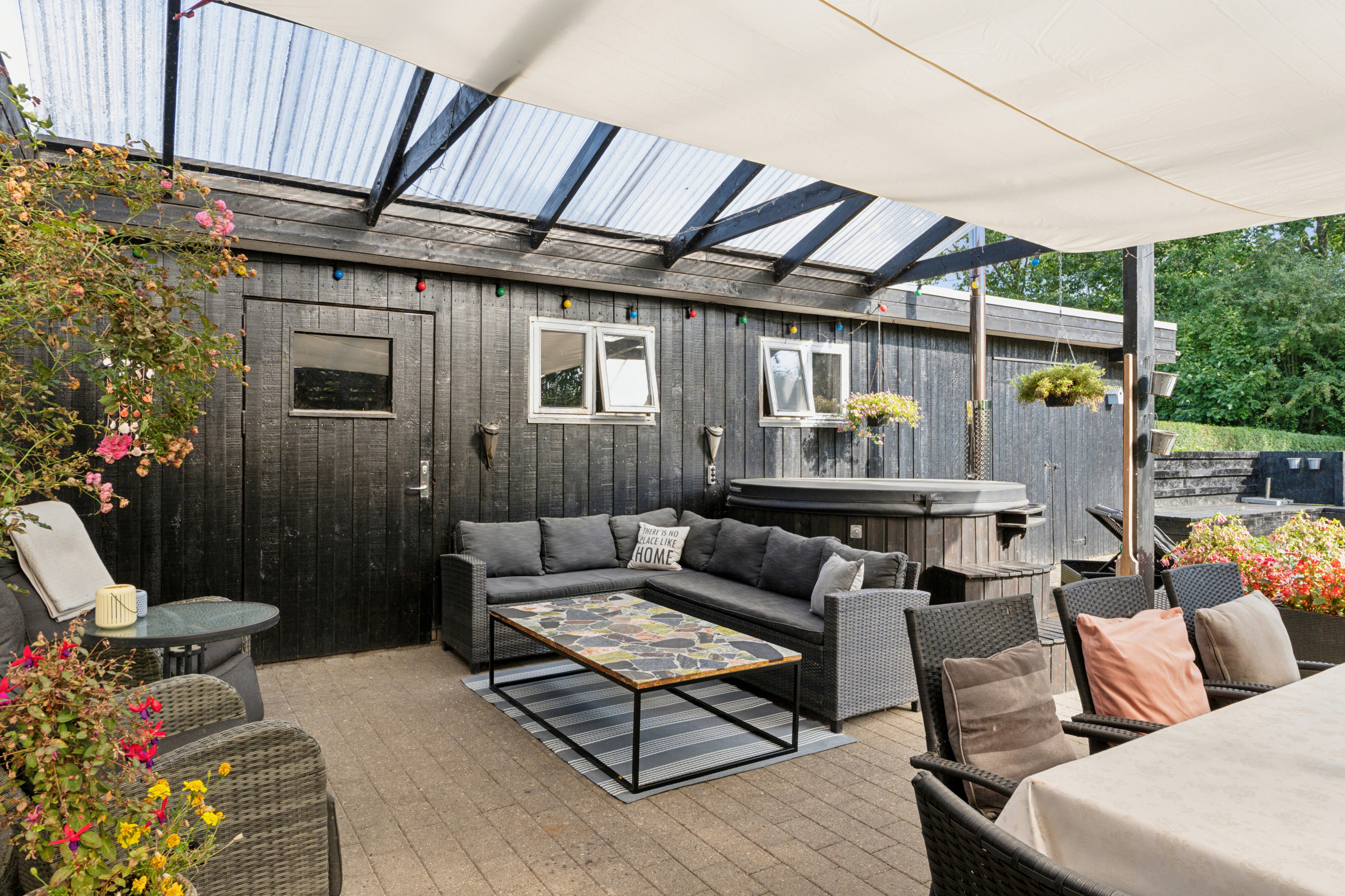 Fremhævet overdækket terrasse billede i fuldskærmstilstand. Billede af Ebstrupvej 10, 8600 Silkeborg