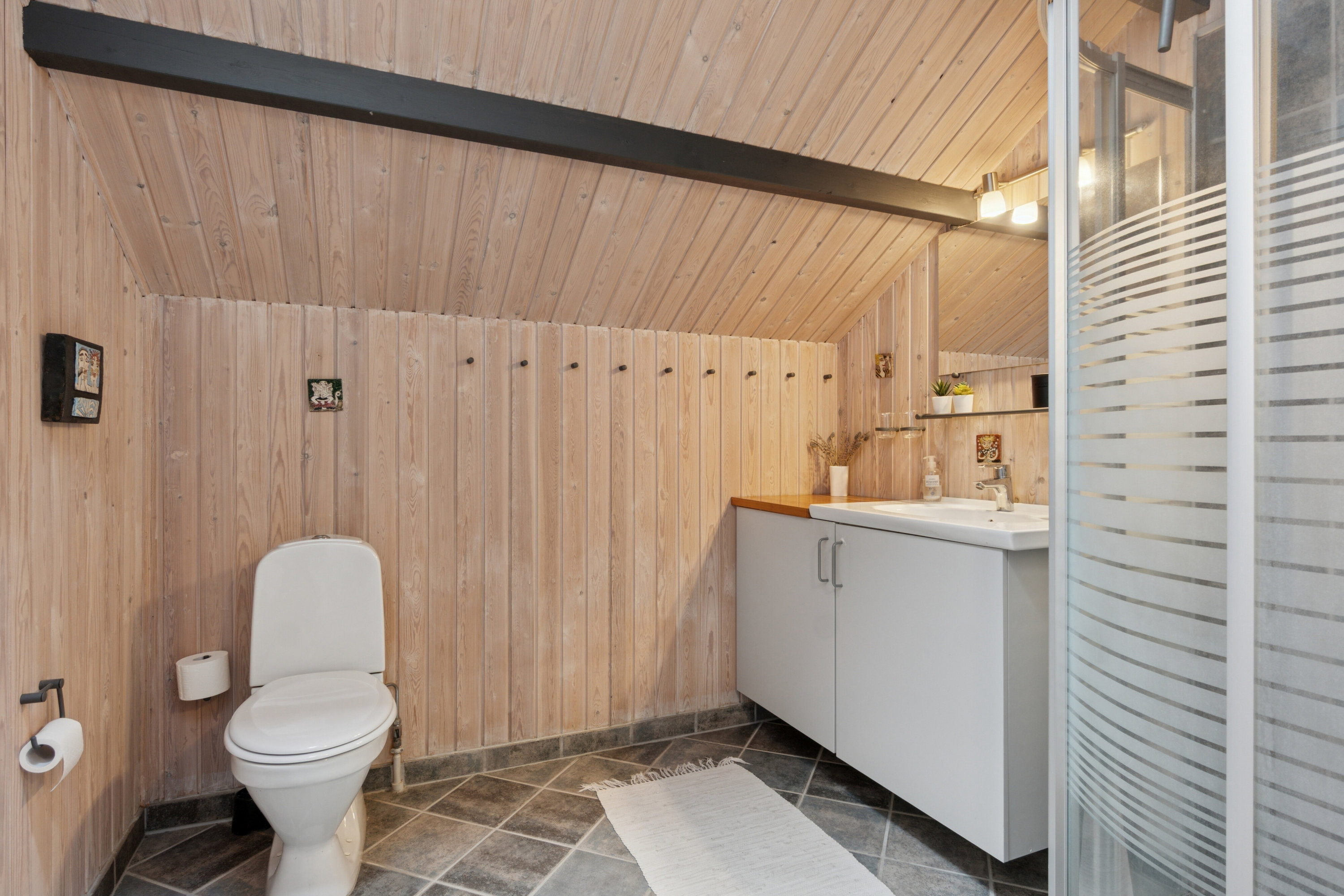 Fremhævet badeværelse billede i fuldskærmstilstand. Billede af Furvej 4, Amtoft, 7742 Vesløs