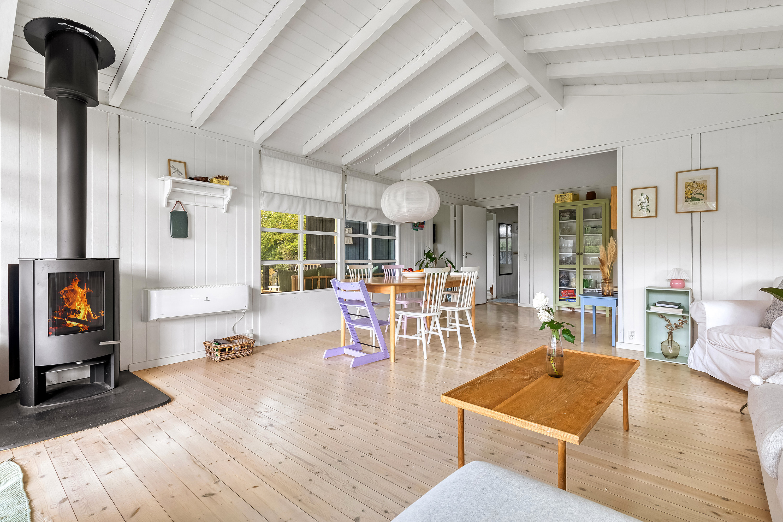 Fremhævet stue billede i fuldskærmstilstand. Billede af Tofthøjs-Åsen 8, Udsholt, 3230 Græsted