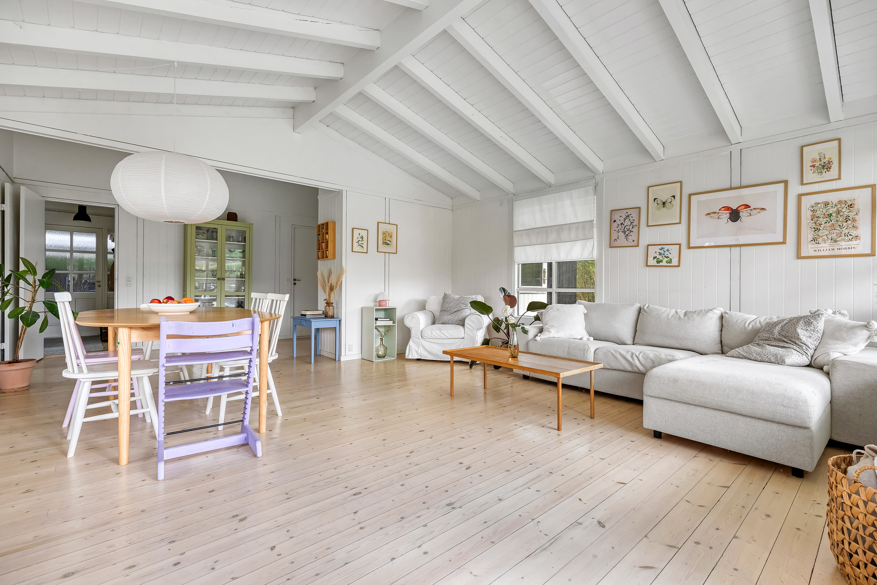 Fremhævet stue billede i fuldskærmstilstand. Billede af Tofthøjs-Åsen 8, Udsholt, 3230 Græsted