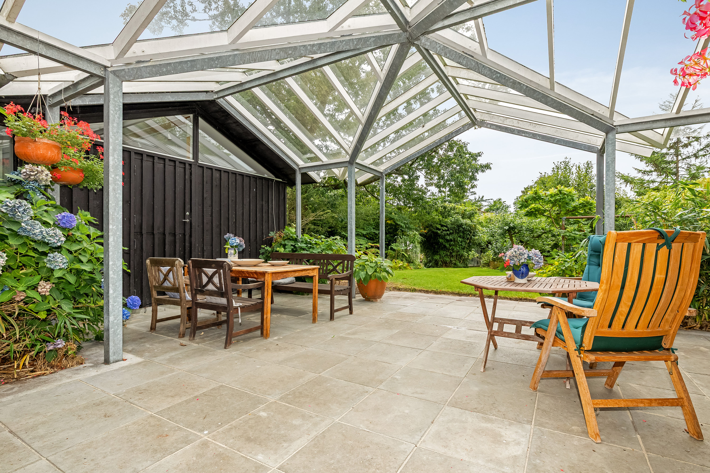 Fremhævet terrasse billede i fuldskærmstilstand. Billede af Munkehøjvej 7, 3250 Gilleleje